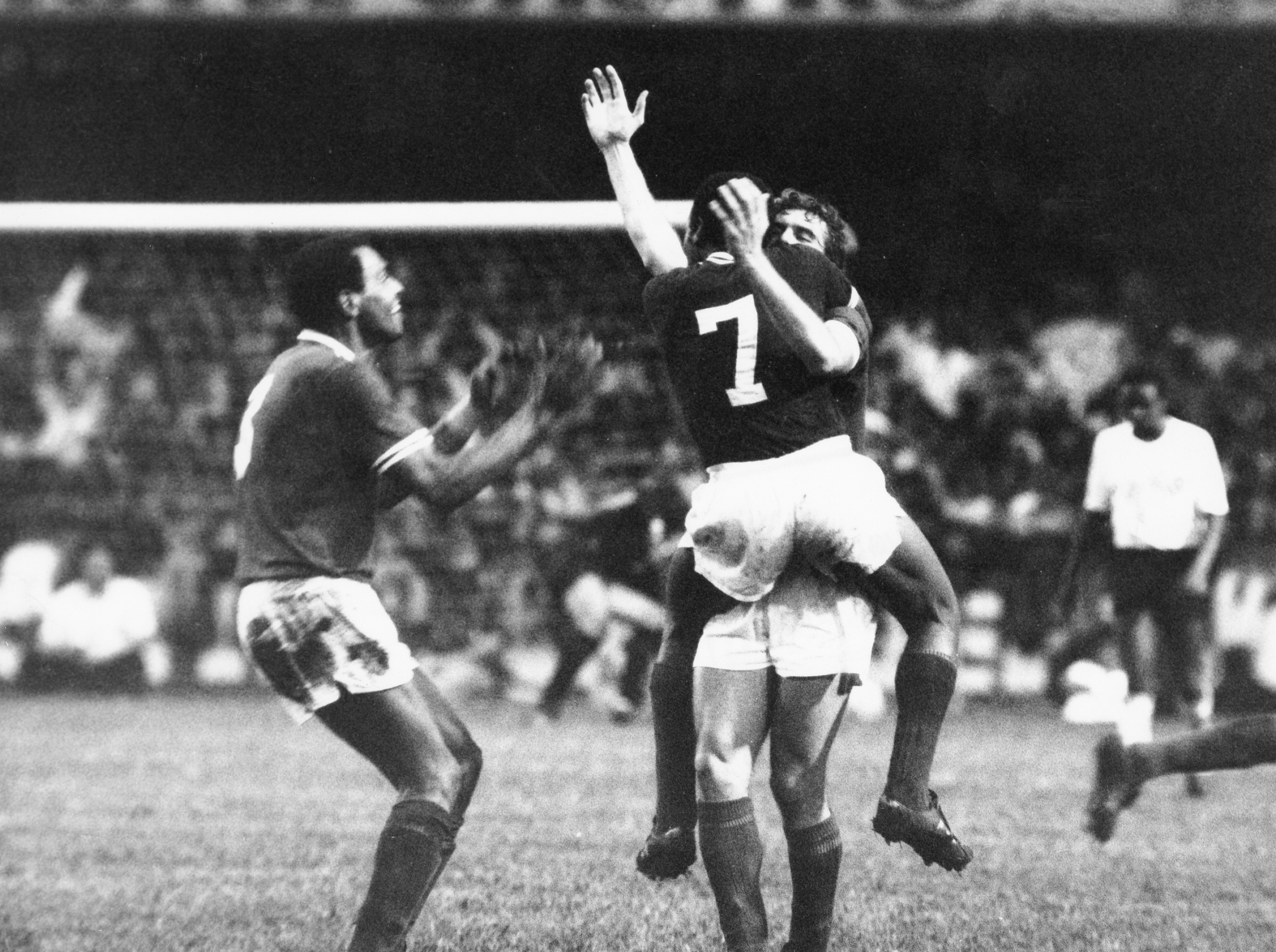 01546802_7C4H4C4A0H Data da foto: 1974Jogadores do Palmeiras comemorando o gol marcado contra o Corinthians, durante a final do Campeonato Paulista de 1974.