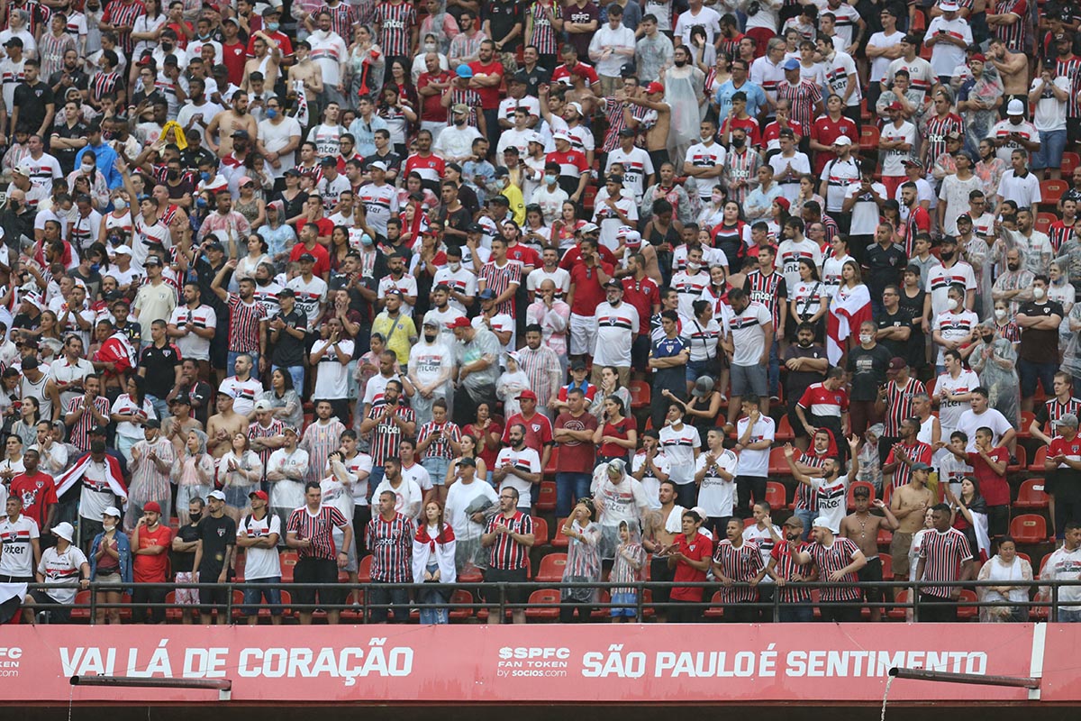 Governo de SP libera 100% do público em jogos de futebol nos