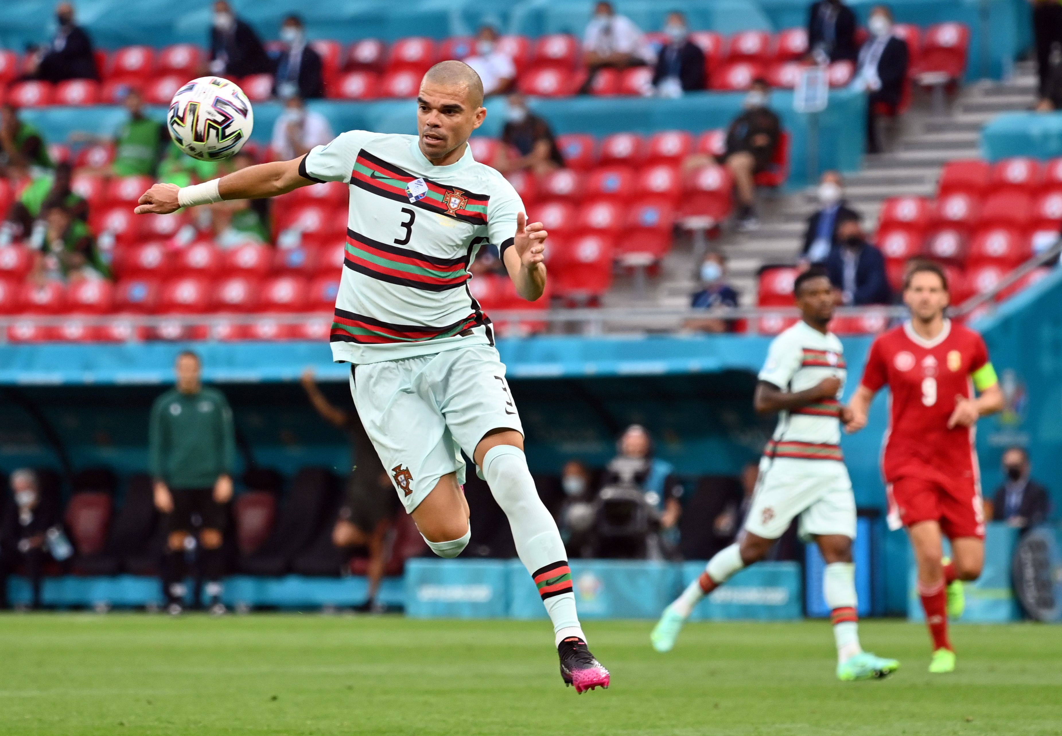 Repescagem da Copa: Pepe testa positivo para Covid-19 e desfalca Portugal