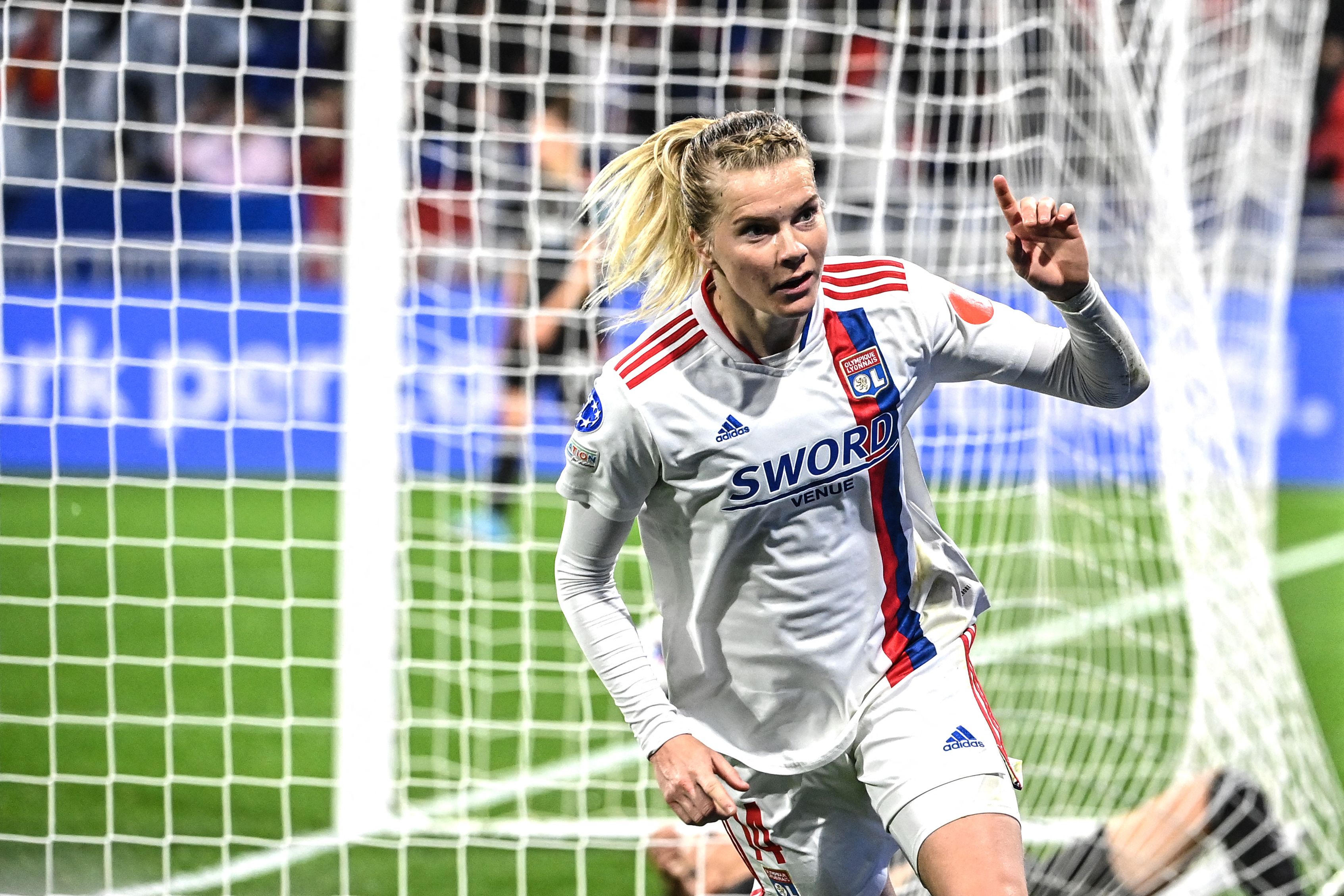 Ada Hegerberg marcou um dos gols da vitória do Lyon