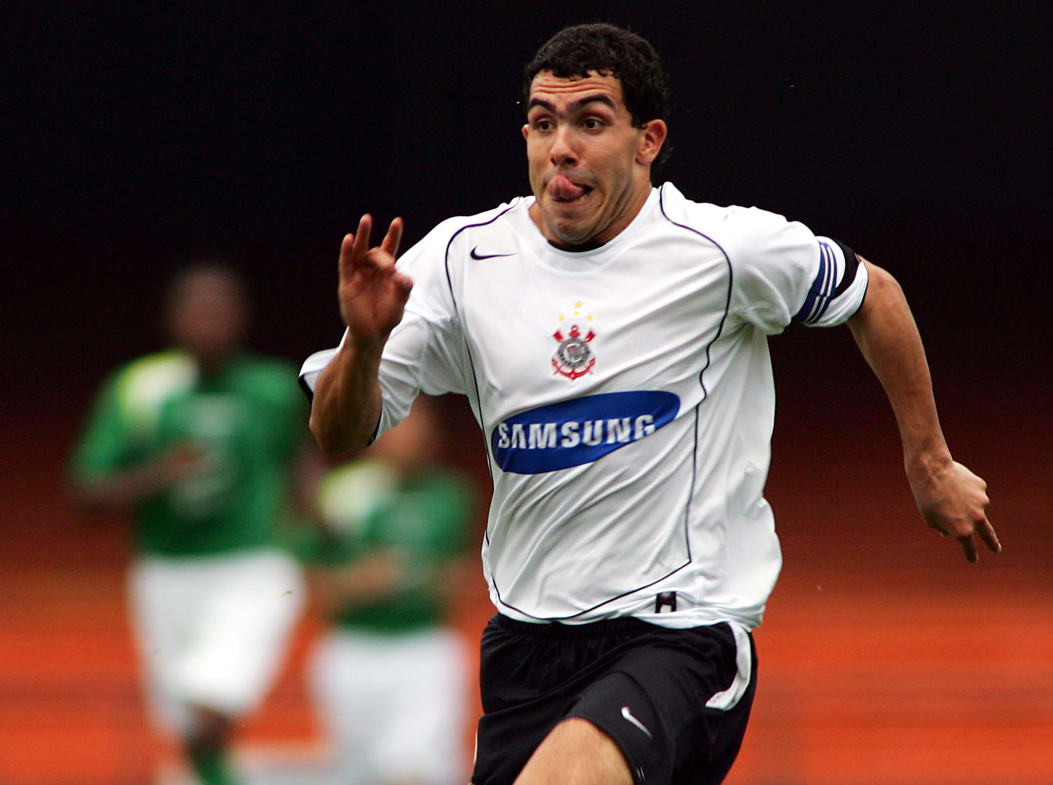 Tevez, do Corinthians, durante jogo entre Palmeiras x Corinthians, partida válida pelo Campeonato Brasileiro de Futebol, no estádio Morumbi.P