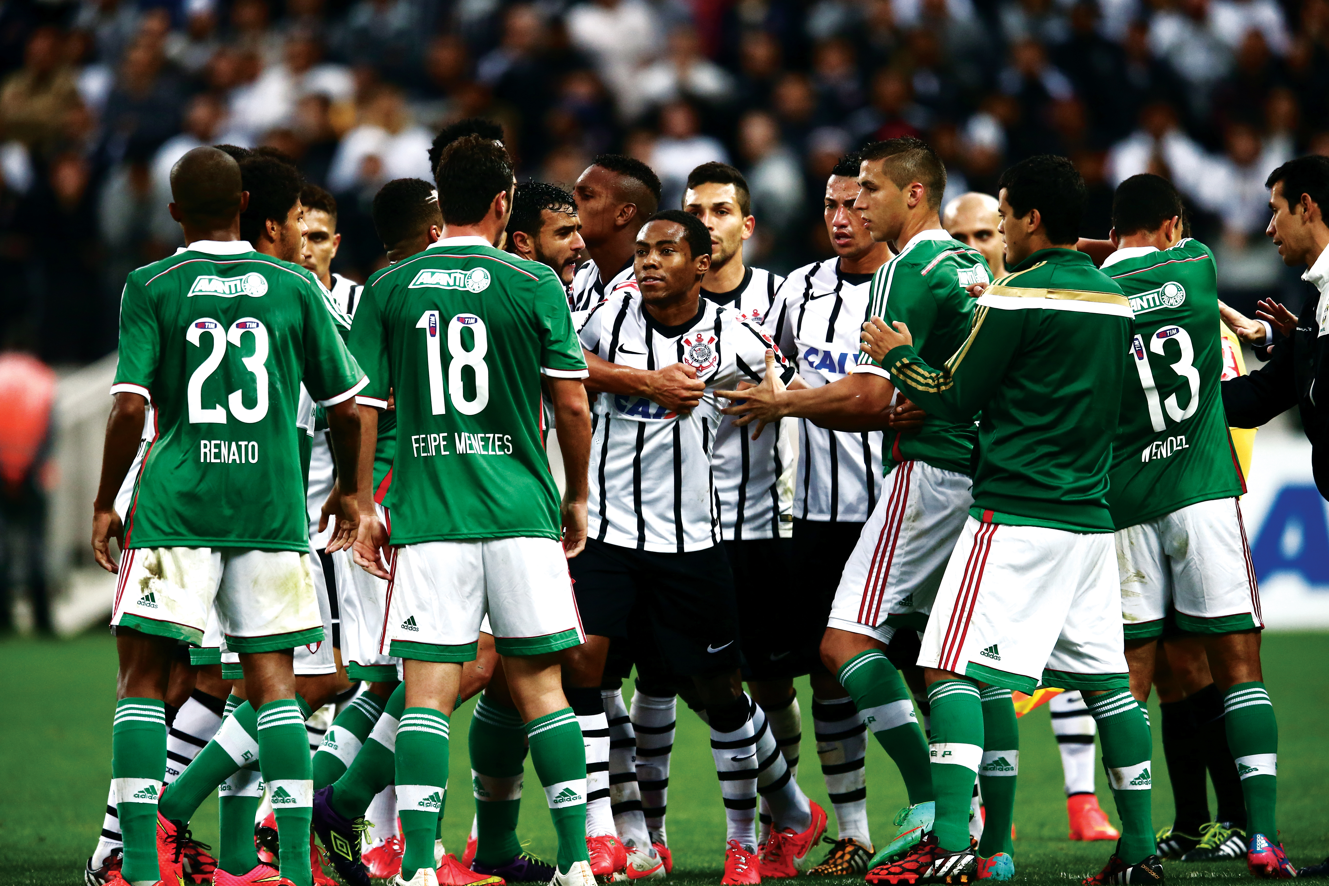 corinthiansxpal Jogadores durante jogo entre Palmeiras 0 X 2 Corinthians, partida válida pelo Brasileirão de 2014, na Arena Corinthians.