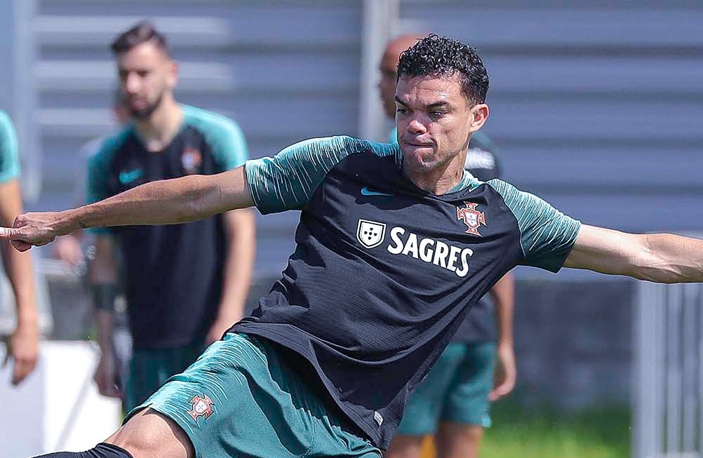 Pepe durante treino da seleção portuguesa