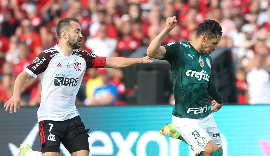 Everton Ribeiro e Raphael Veiga na final da Libertadores