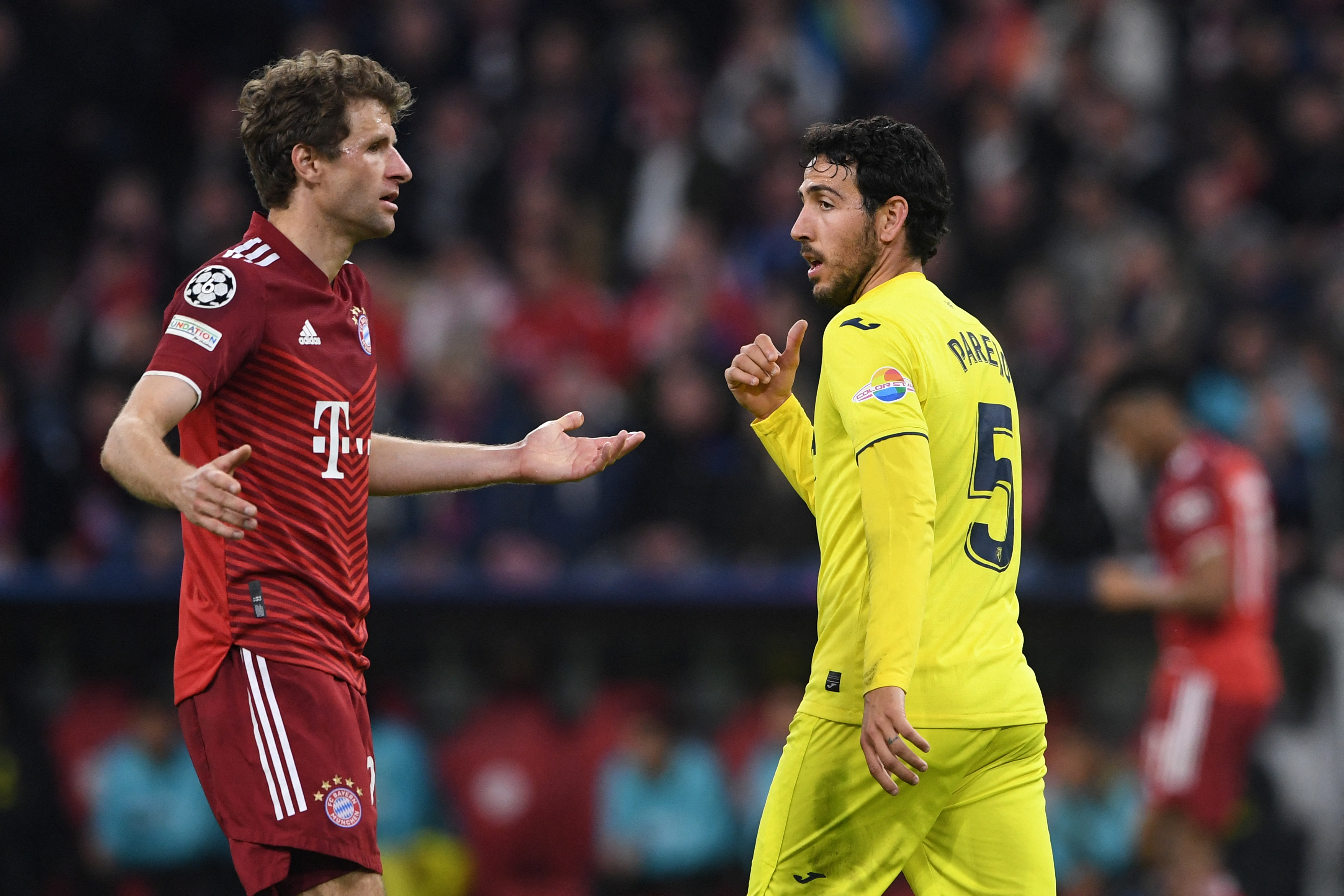 Destaque do Villarreal provoca técnico do Bayern: ‘Cuspiu para cima’