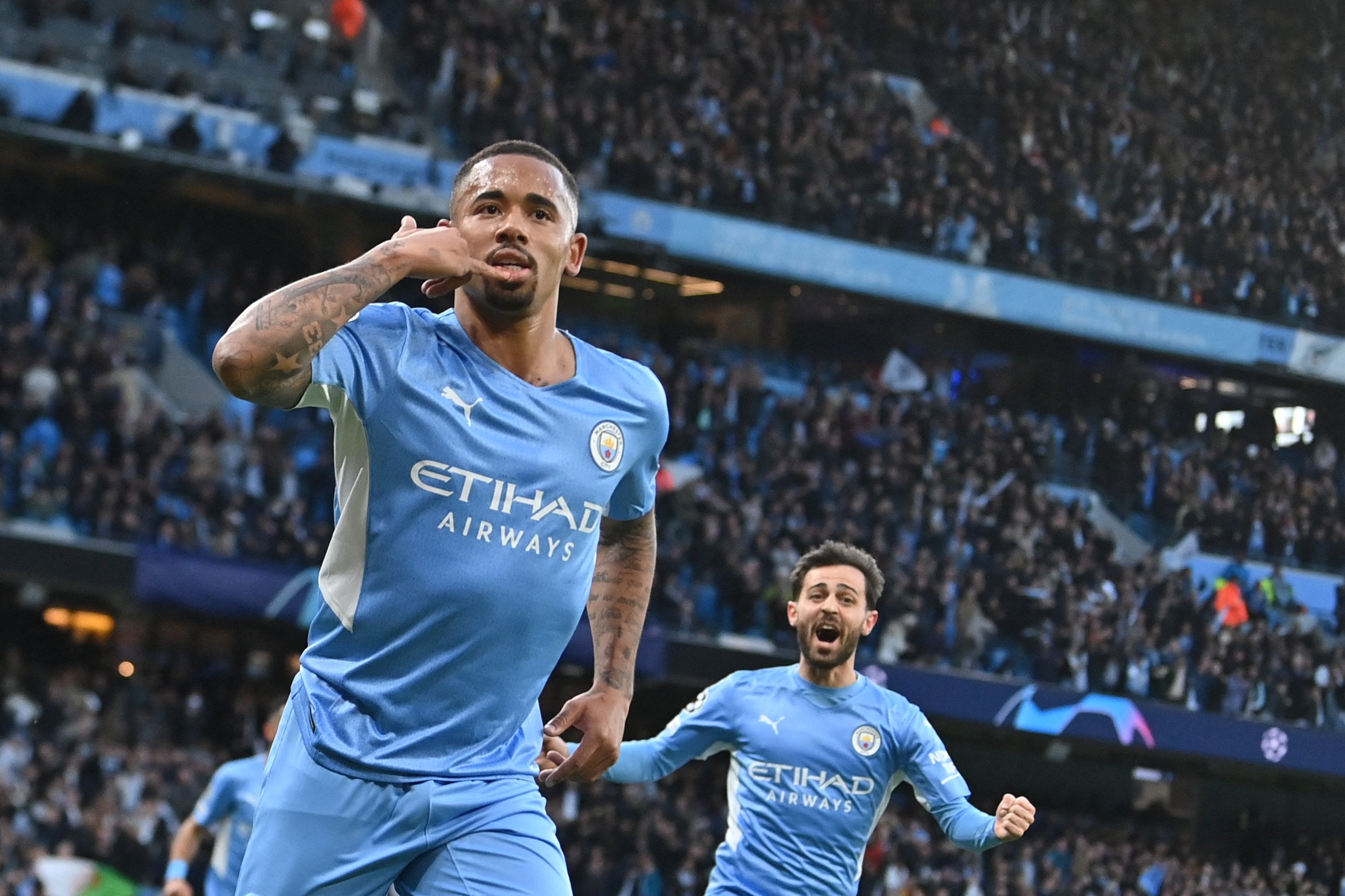 Em alta, Gabriel Jesus ganha elogios de De Bruyne: ‘Nunca duvidei’