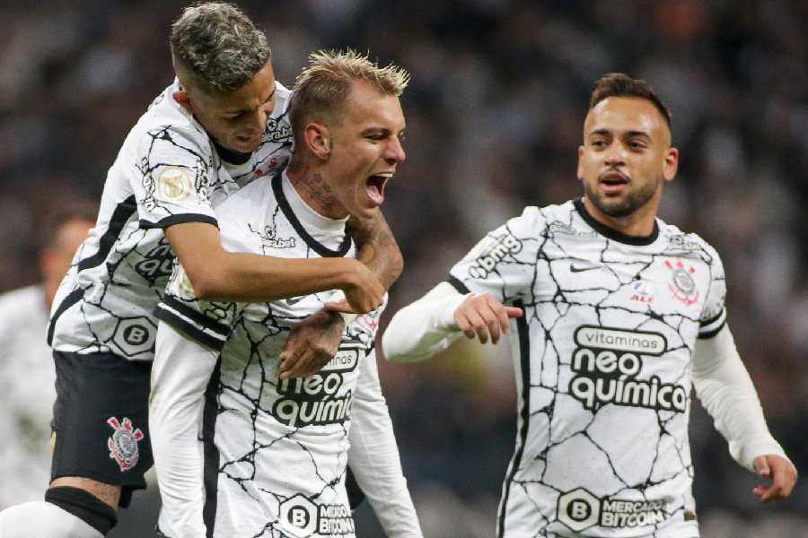 Corinthians alcança marca de dez vitórias consecutivas no futebol