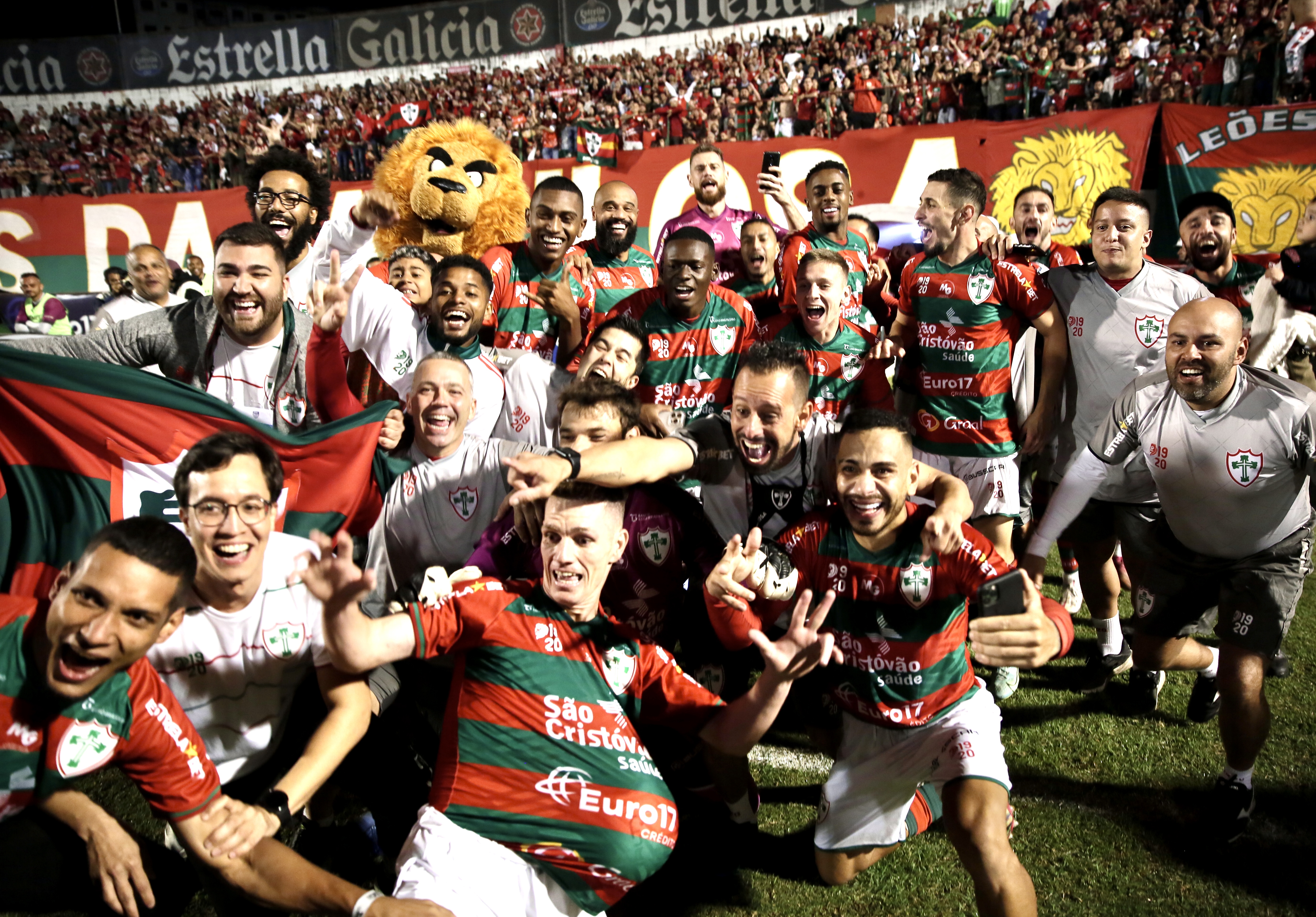 FOTOS: a euforia no Canindé com o título paulista da Portuguesa