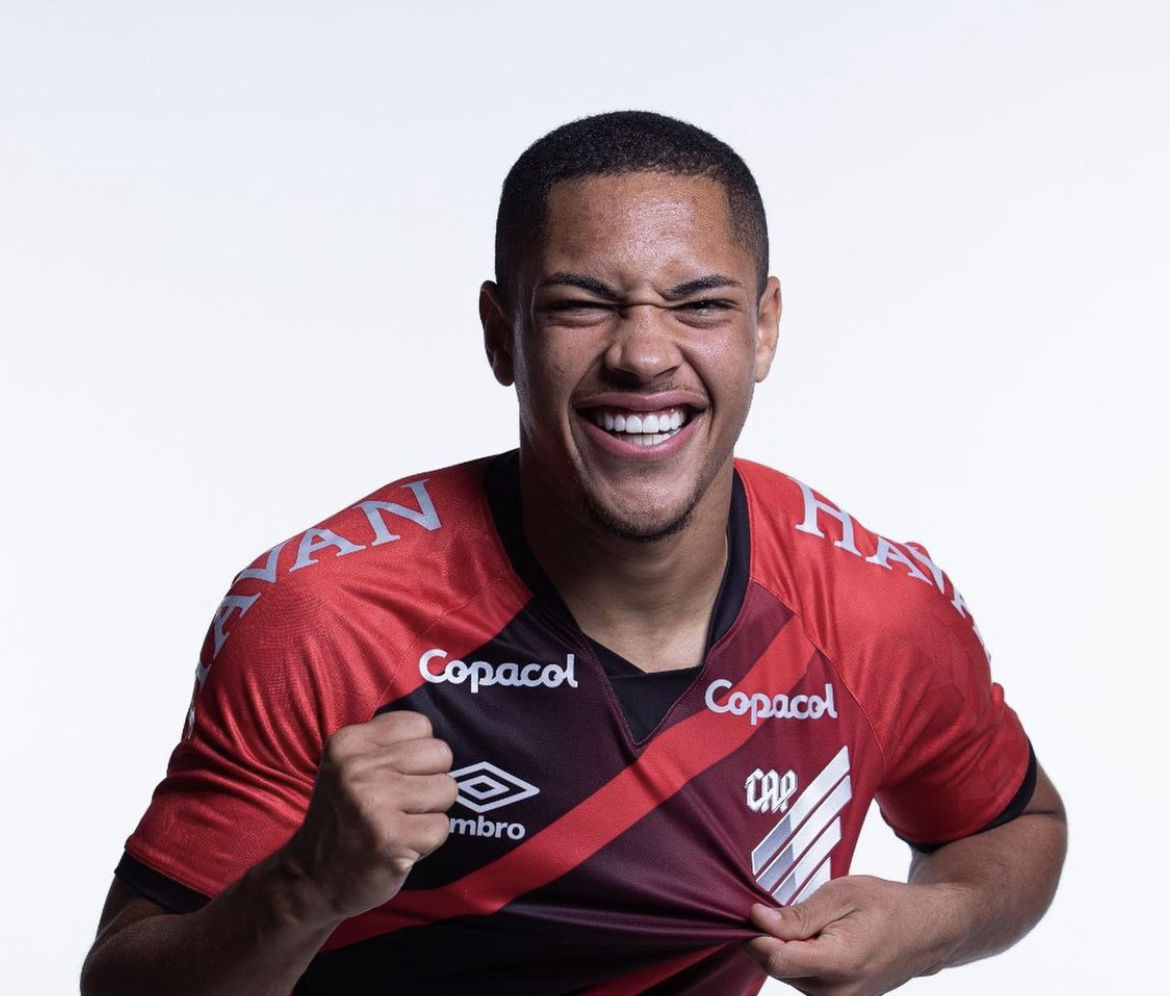 Vitor Roque causou conflito entre Cruzeiro e Athletico -