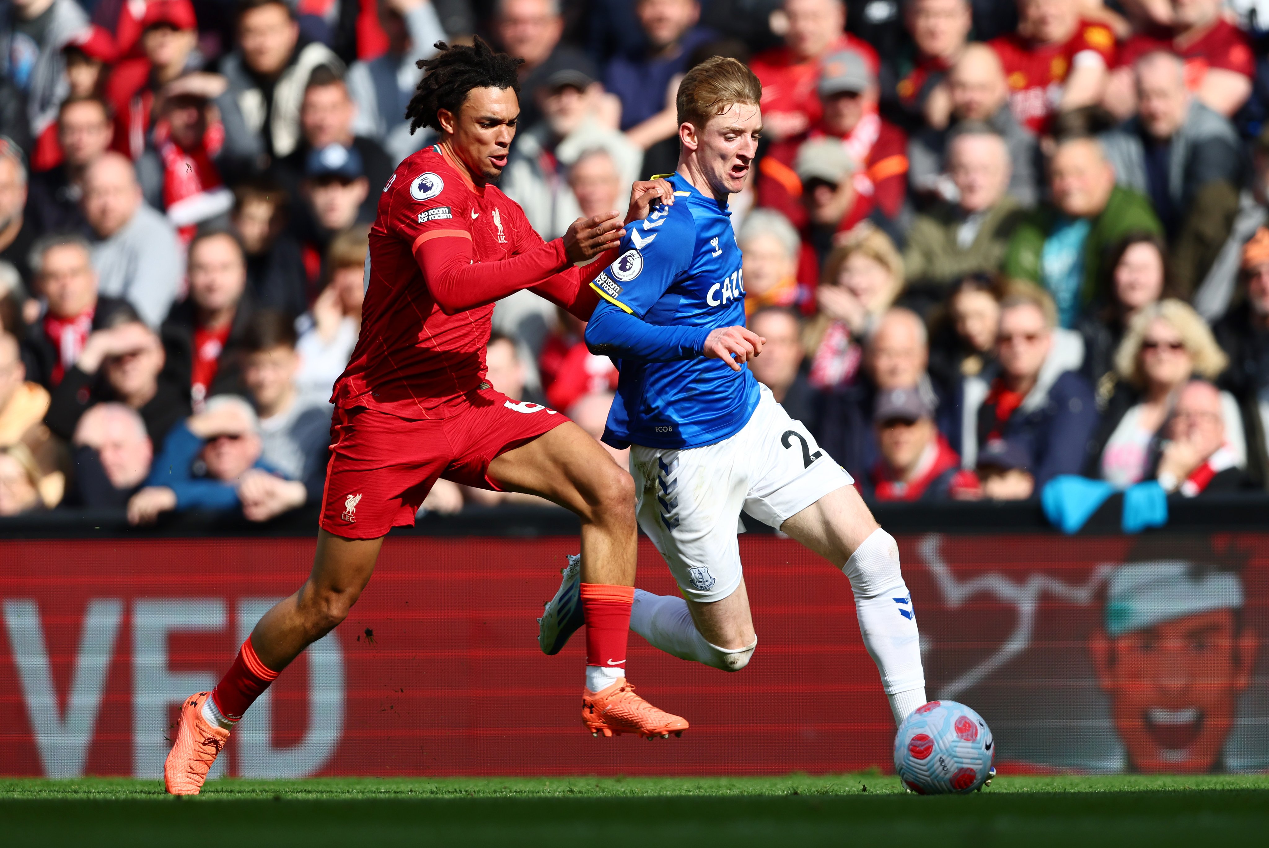 Everton foi derrotado por 2 a 0 pelos Reds