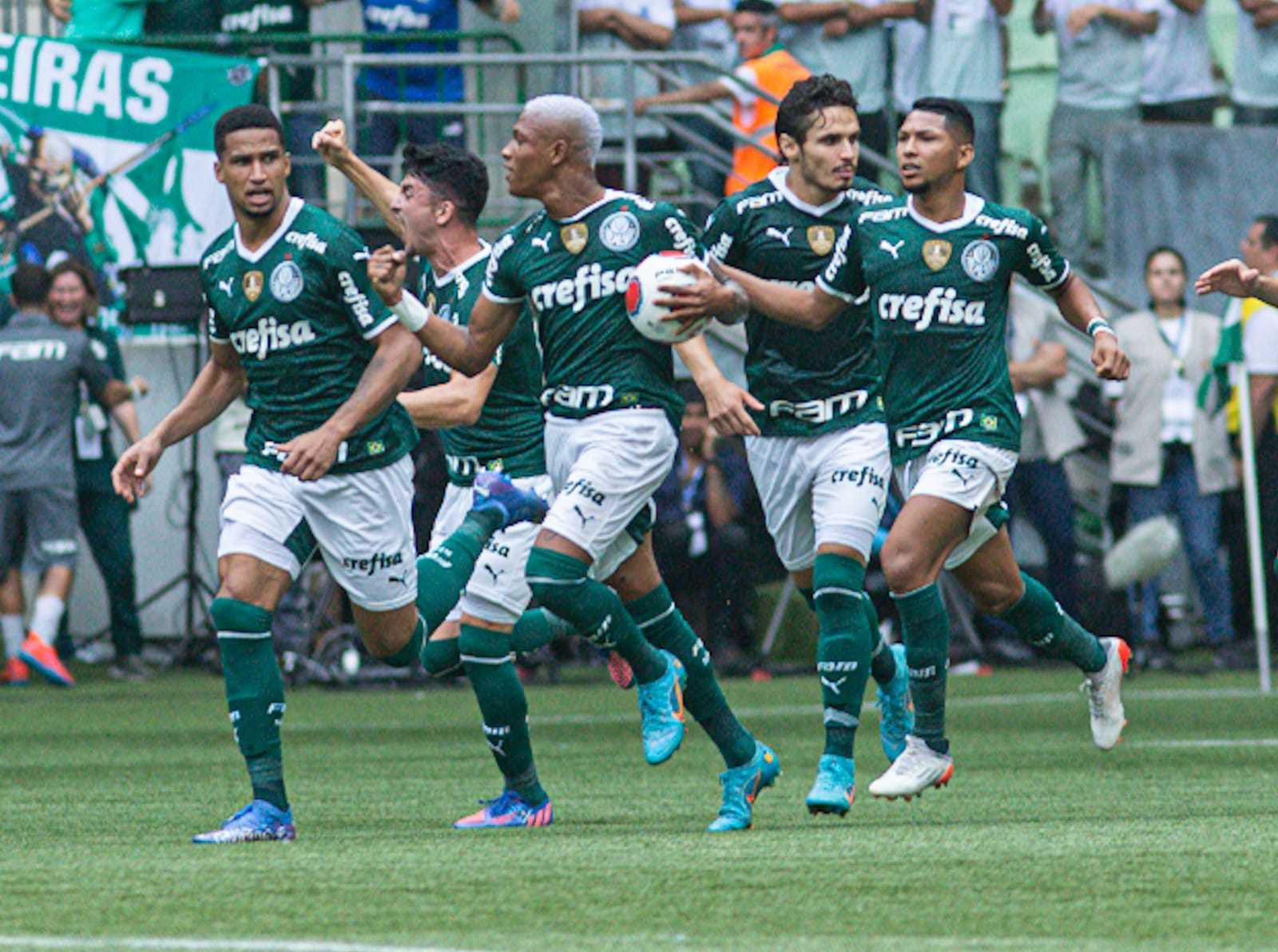 Palmeiras goleou por 4 a 0 e conquistou o título paulista -