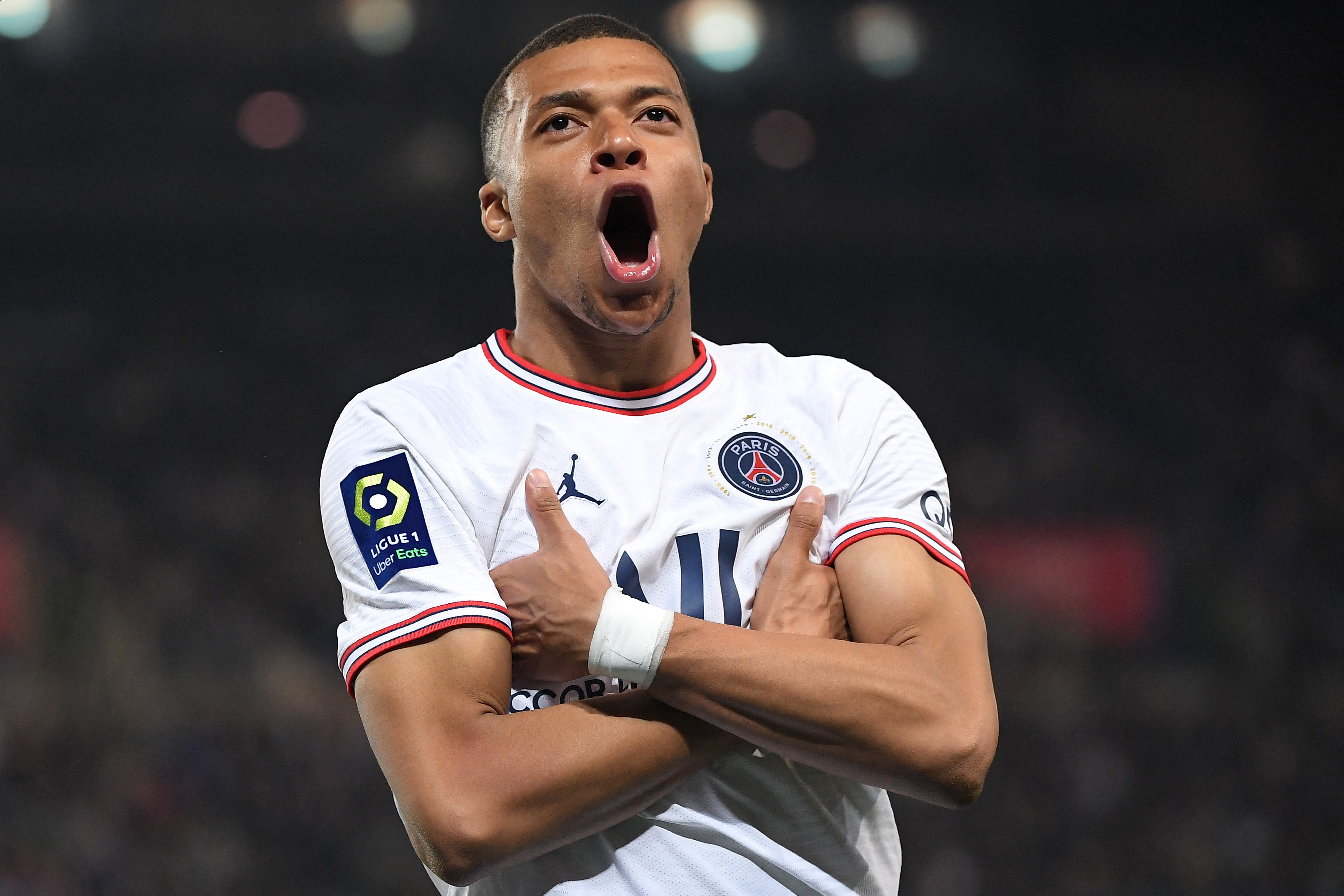 PSG chega a acordo de renovação com Mbappé, diz jornal