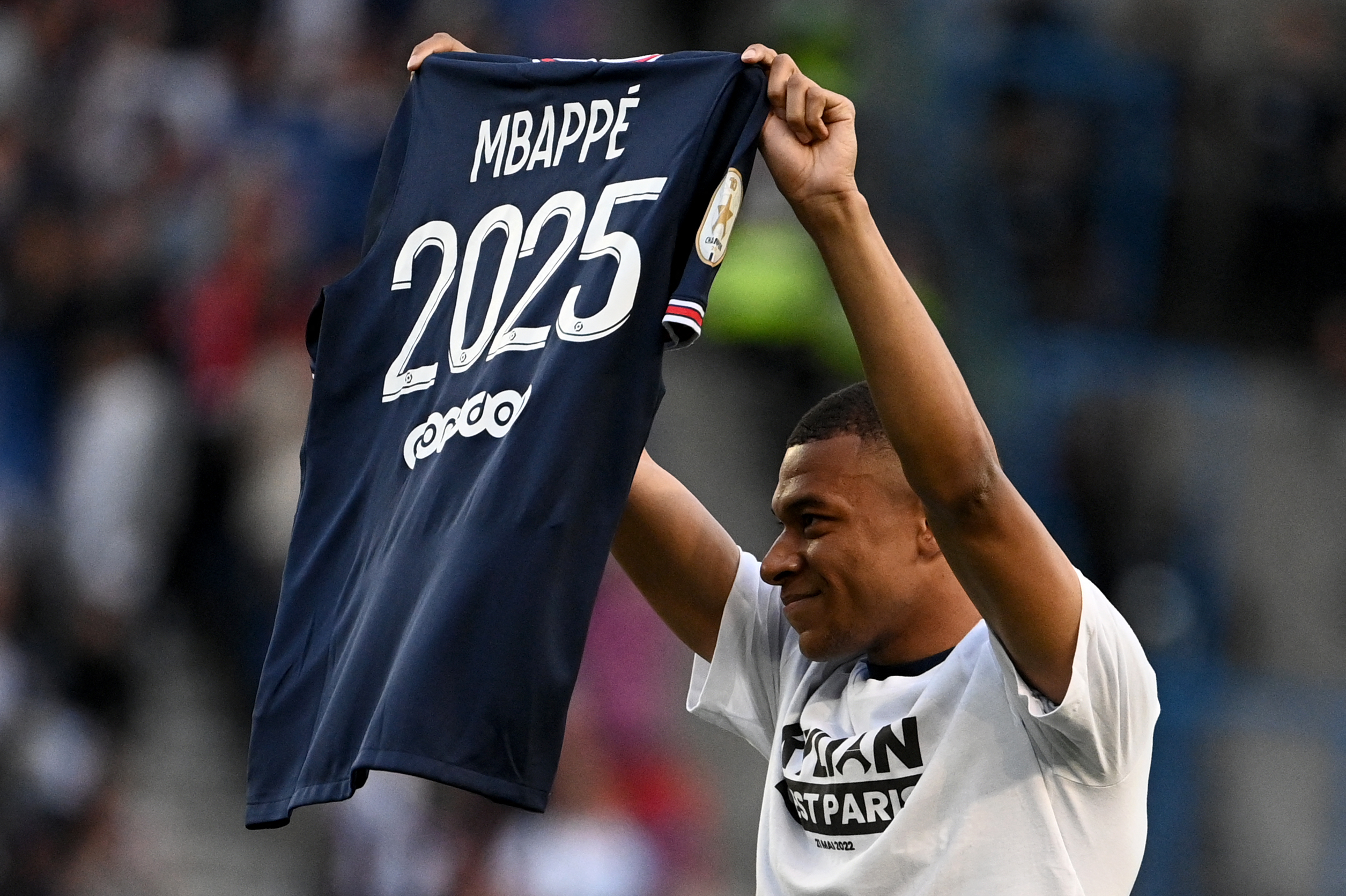 Paris Saint-Germain confirma renovação de Mbappé até 2025