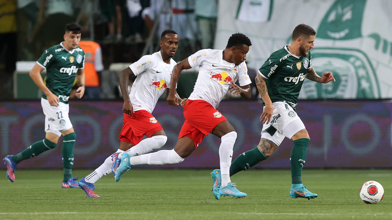 Bragantino divide atenções na temporada e inícios não são ideais -