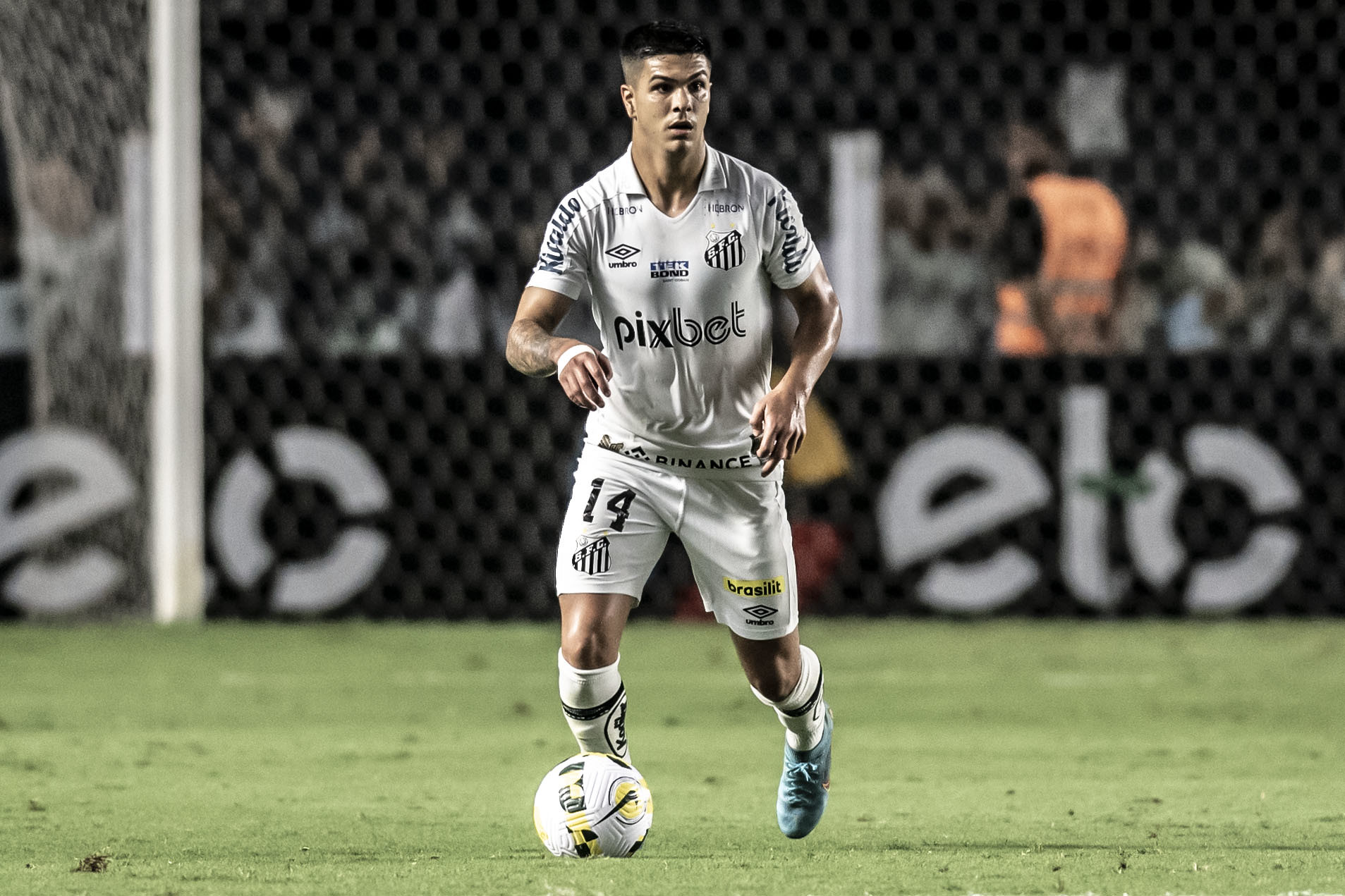 Volante Rodrigo Fernández é uma das apostas do Santos -