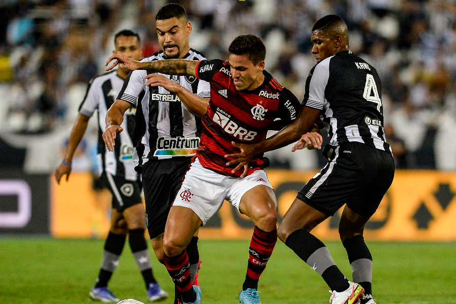 Flamengo x Botafogo: onde assistir ao Brasileirão neste domingo