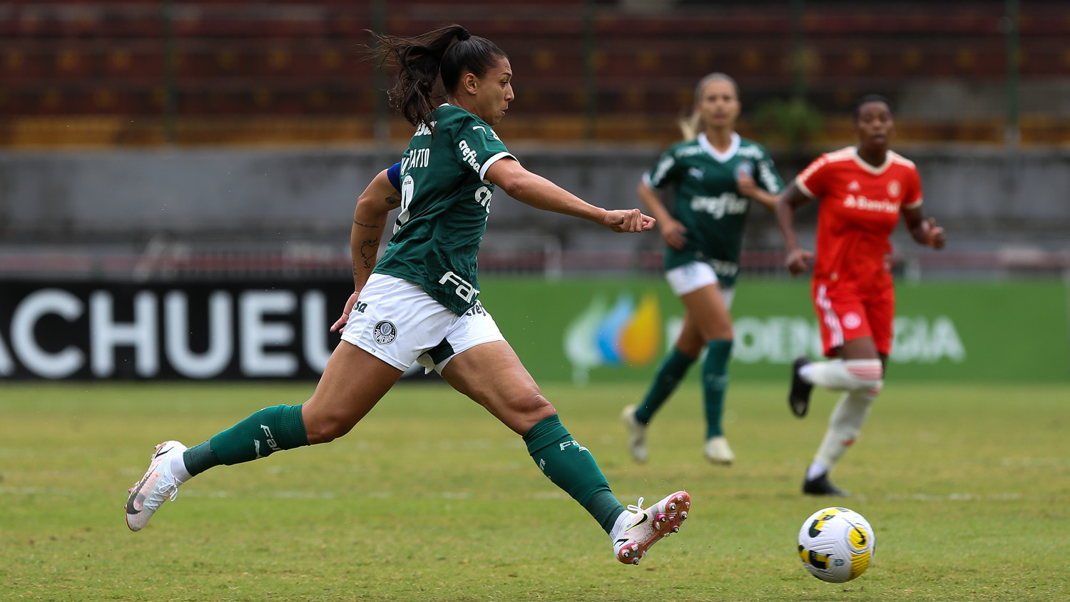Zaneratto é capitã do líder Palmeiras no Brasileirão