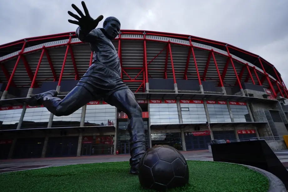 Estátua de Eusébio, ídolo português da década de 60, no Estádio da Luz, do Benfica