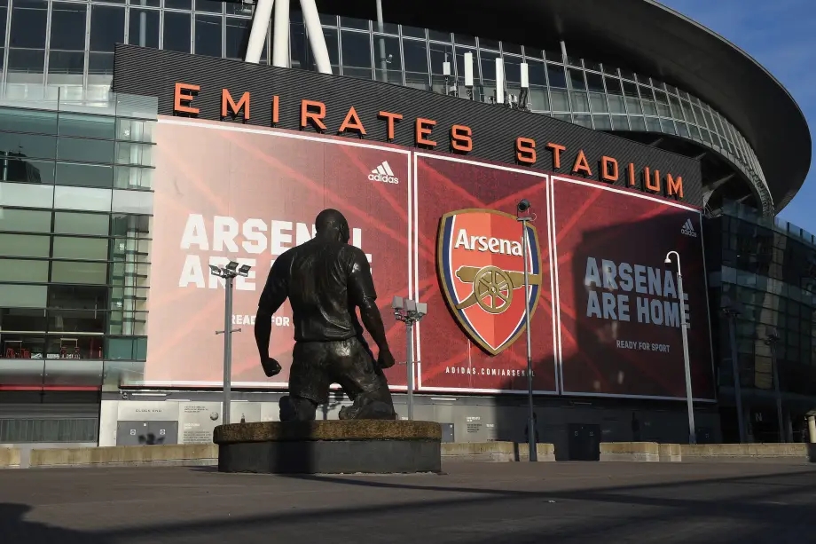 Estátua de Thierry Henry, ídolo francês do Arsenal, no Emirates Stadium - (Stuart MacFarlane/Arsenal/Getty Images)