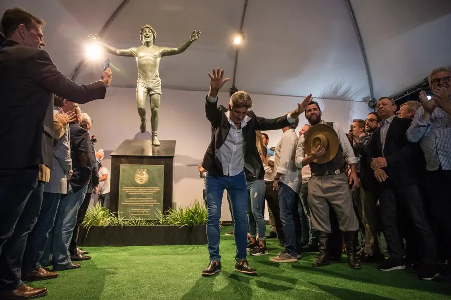 státua de Renato Portaluppi na Arena do Grêmio - (Lucas Uebel/Grêmio FBPA)