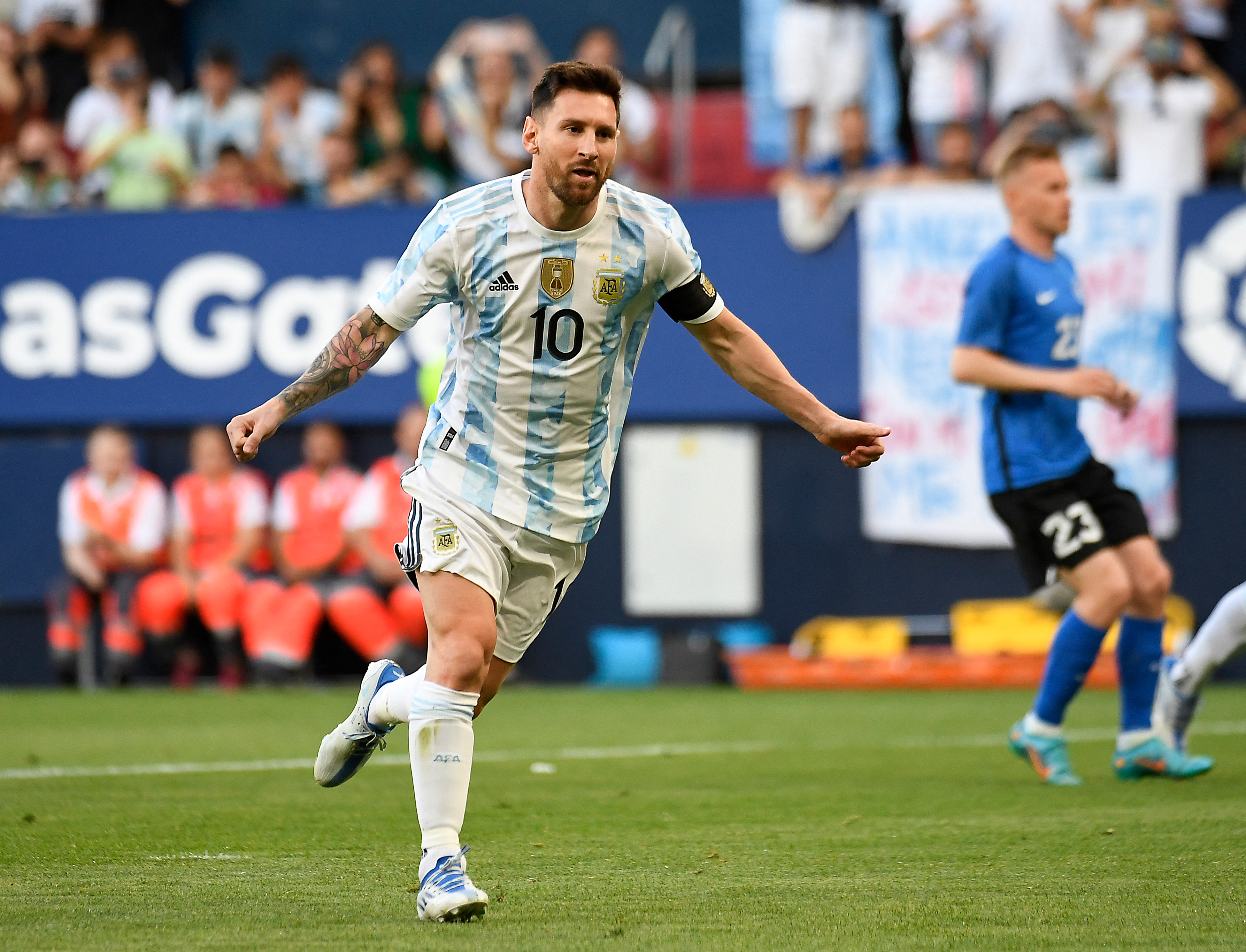 Messi anotou os cinco gols da goleada argentina