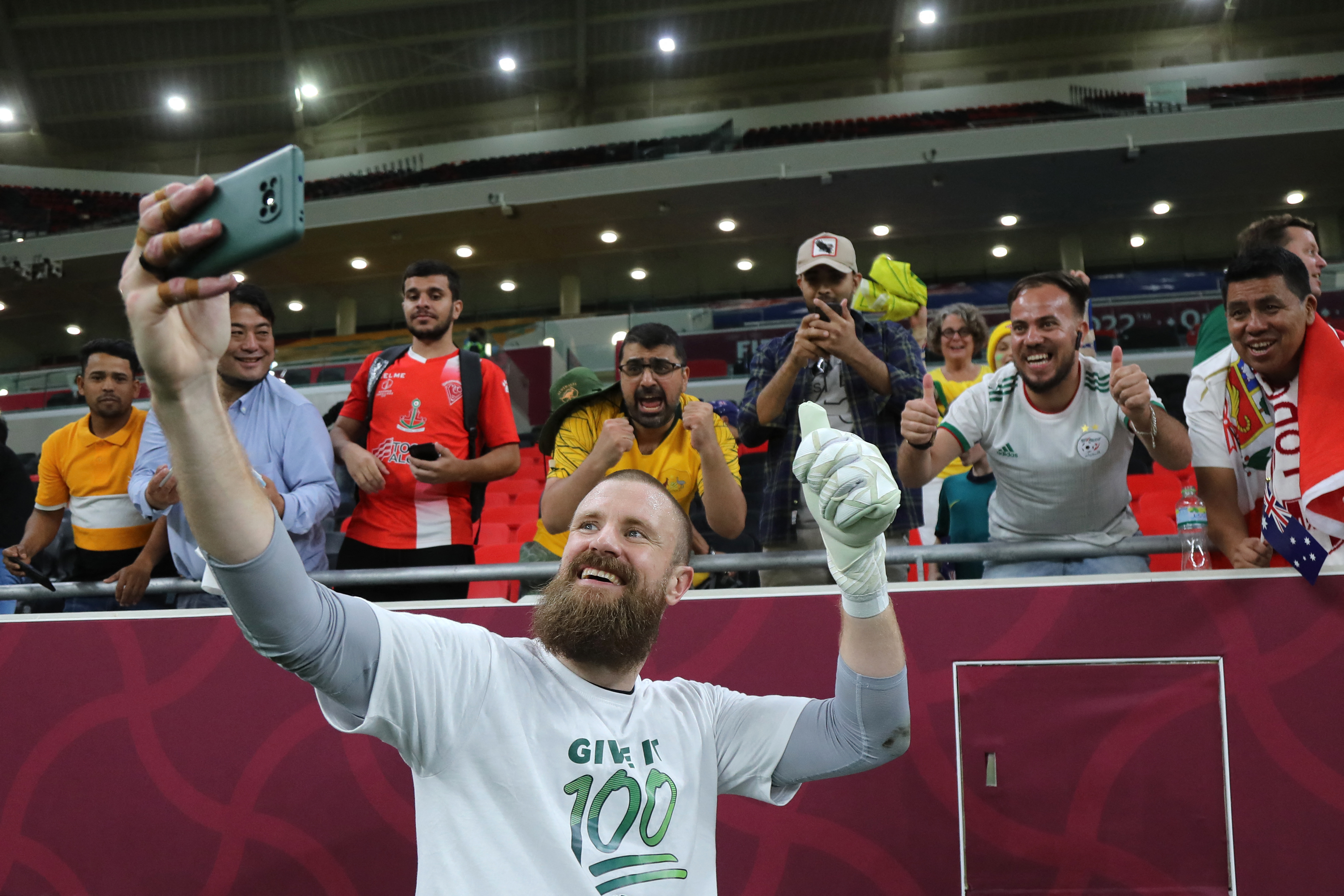 Quem é Redmayne, o goleiro ‘dançarino’ que levou a Austrália à Copa