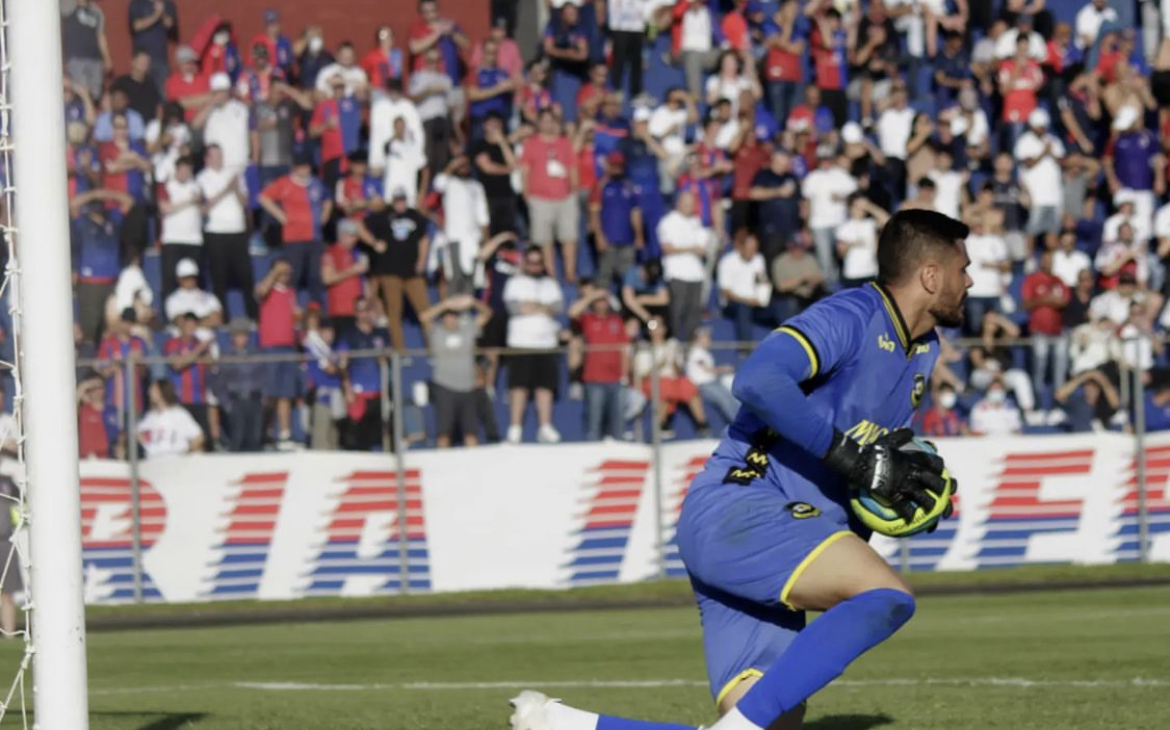 Alex não sofre gol há dez jogos -