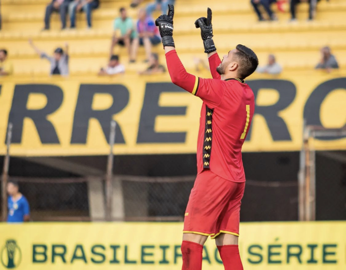 Alex pode completar 1.000 minutos sem ser vazado -