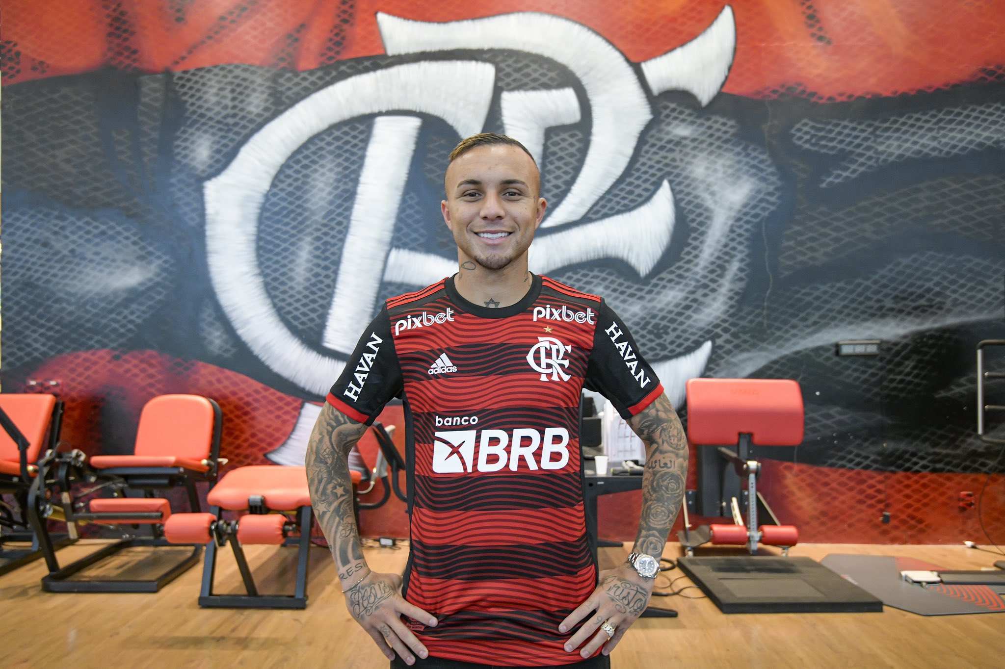 Flamengo oficializa compra de Everton Cebolinha: 'Contlato