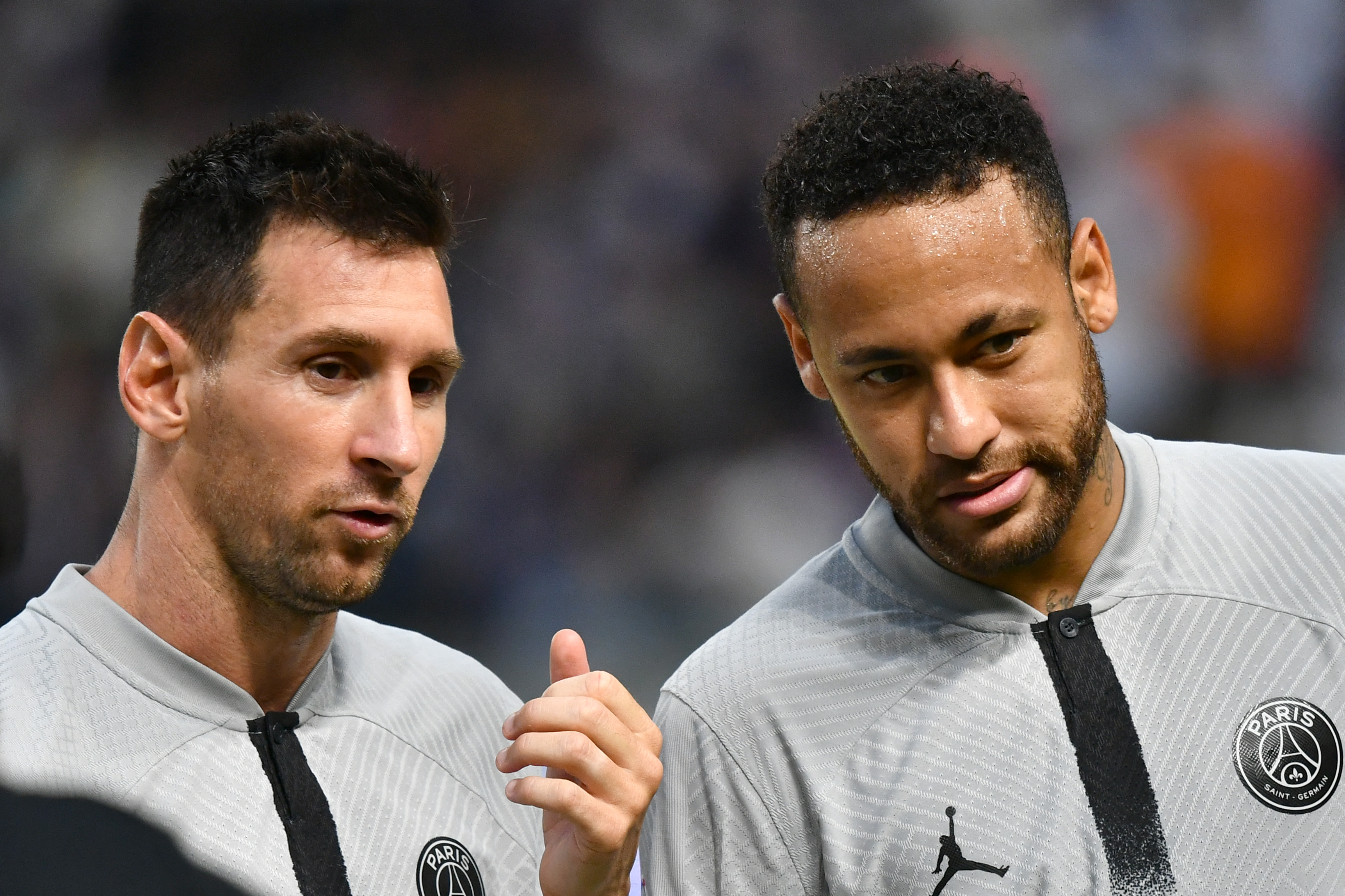 Messi e Neymar perseguem primeira taça na temporada -