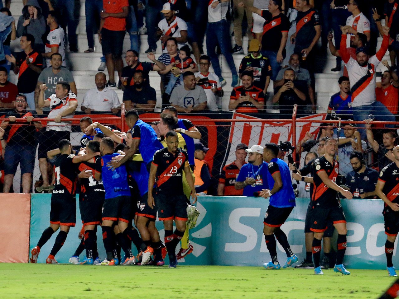Em casa, Atlético bateu Corinthians na ida das quartas -