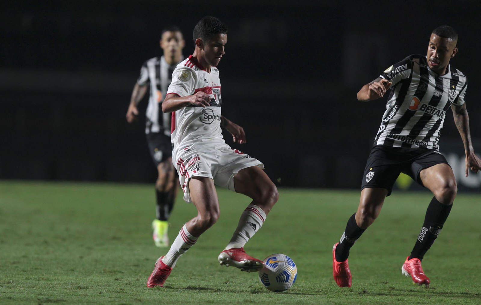 Santos x São Paulo: onde assistir ao jogo pelo Brasileirão