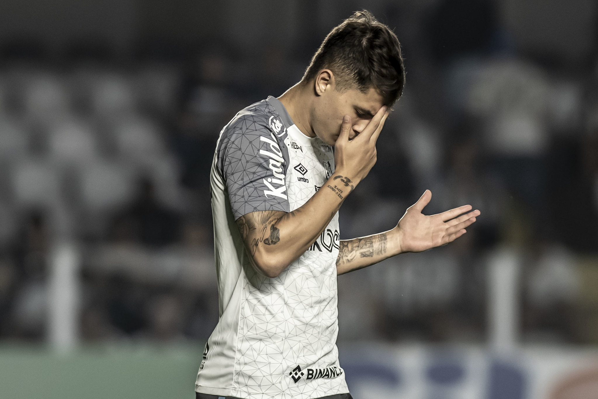 Santos x Atlético-GO: onde assistir ao Brasileirão neste domingo