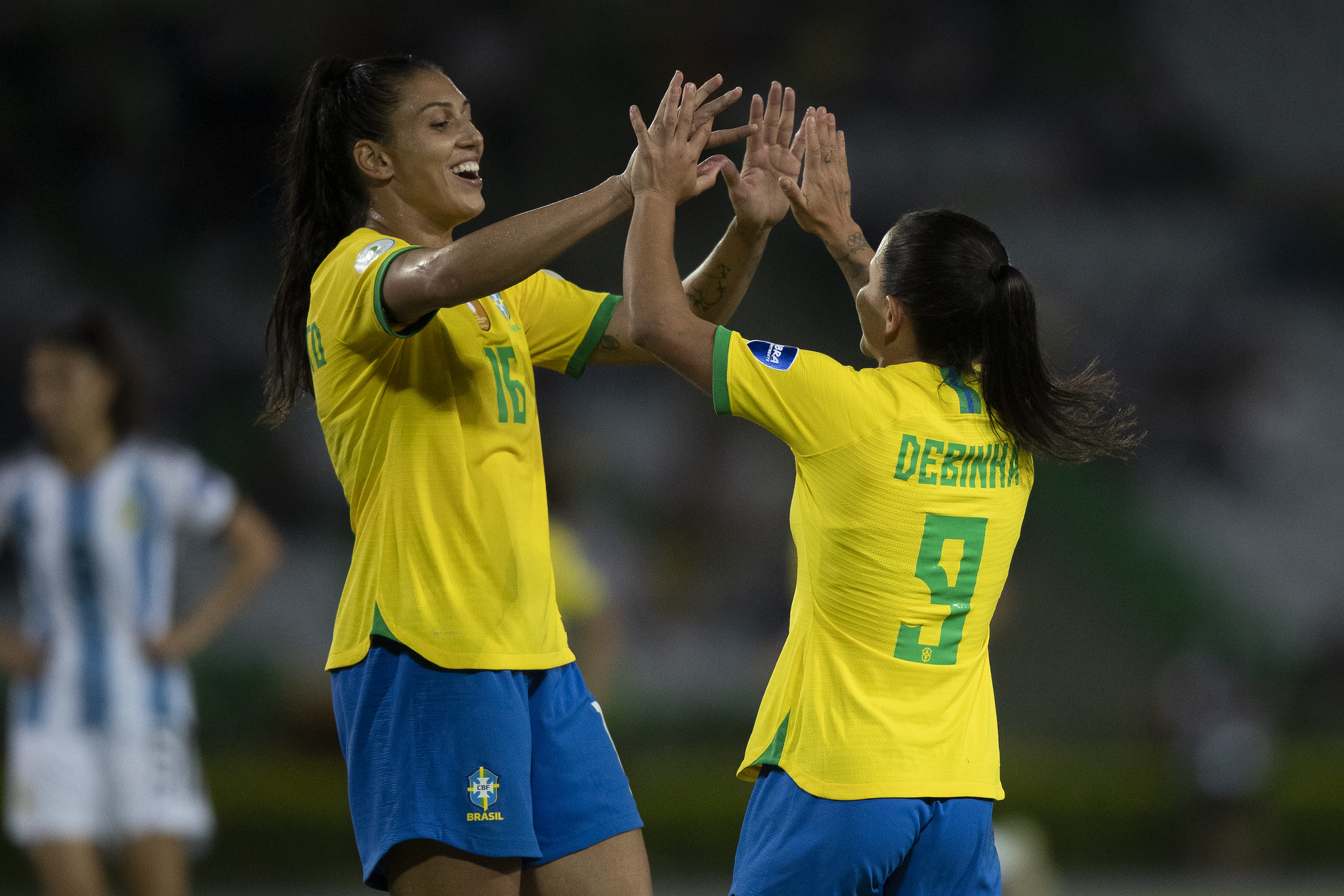 Brasil x Colômbia, Flamengo x Bahia e mais: como assistir aos jogos do dia  - Placar - O futebol sem barreiras para você