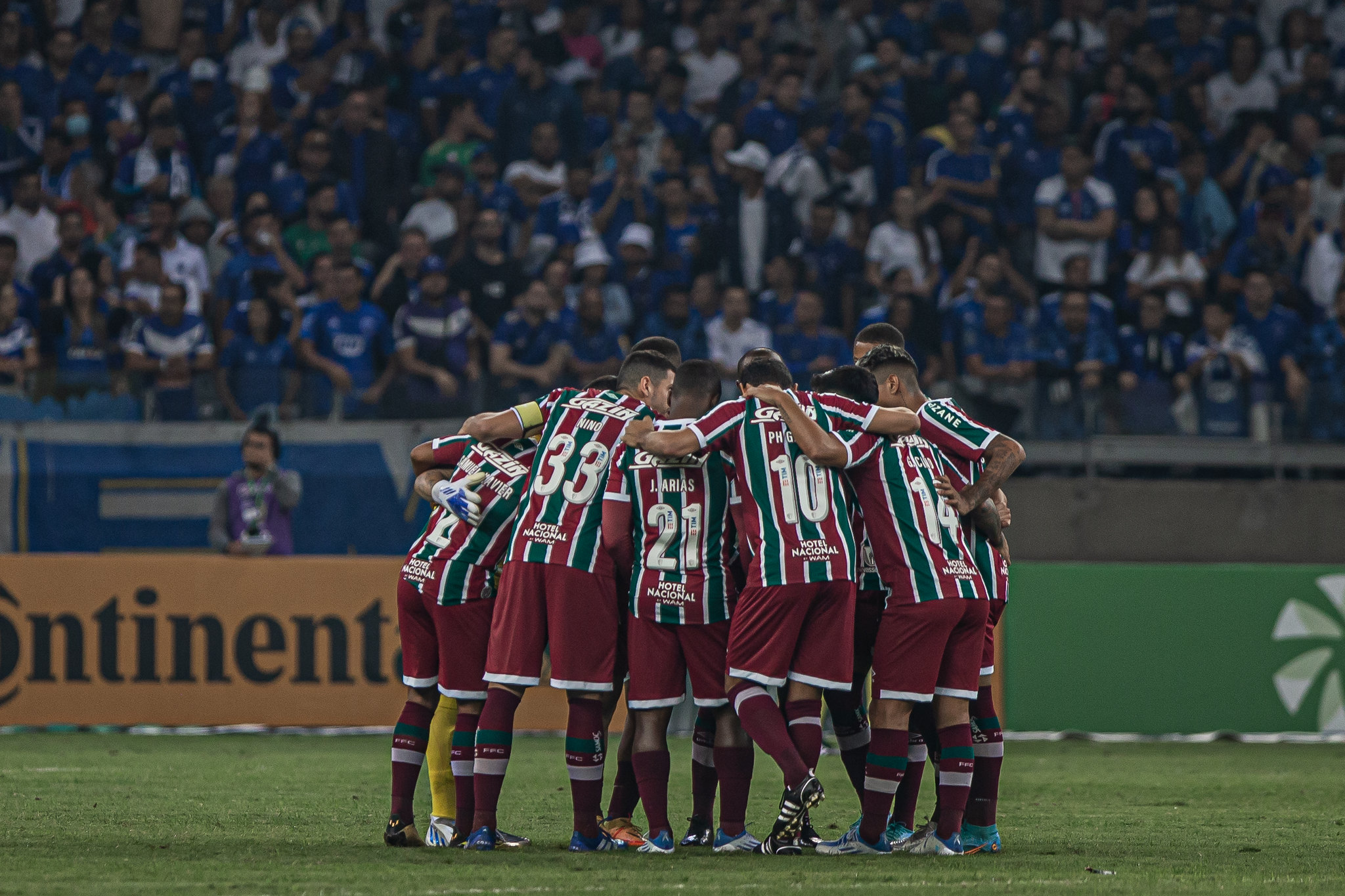 Fluminense em ação diante do Cruzeiro no Mineirão