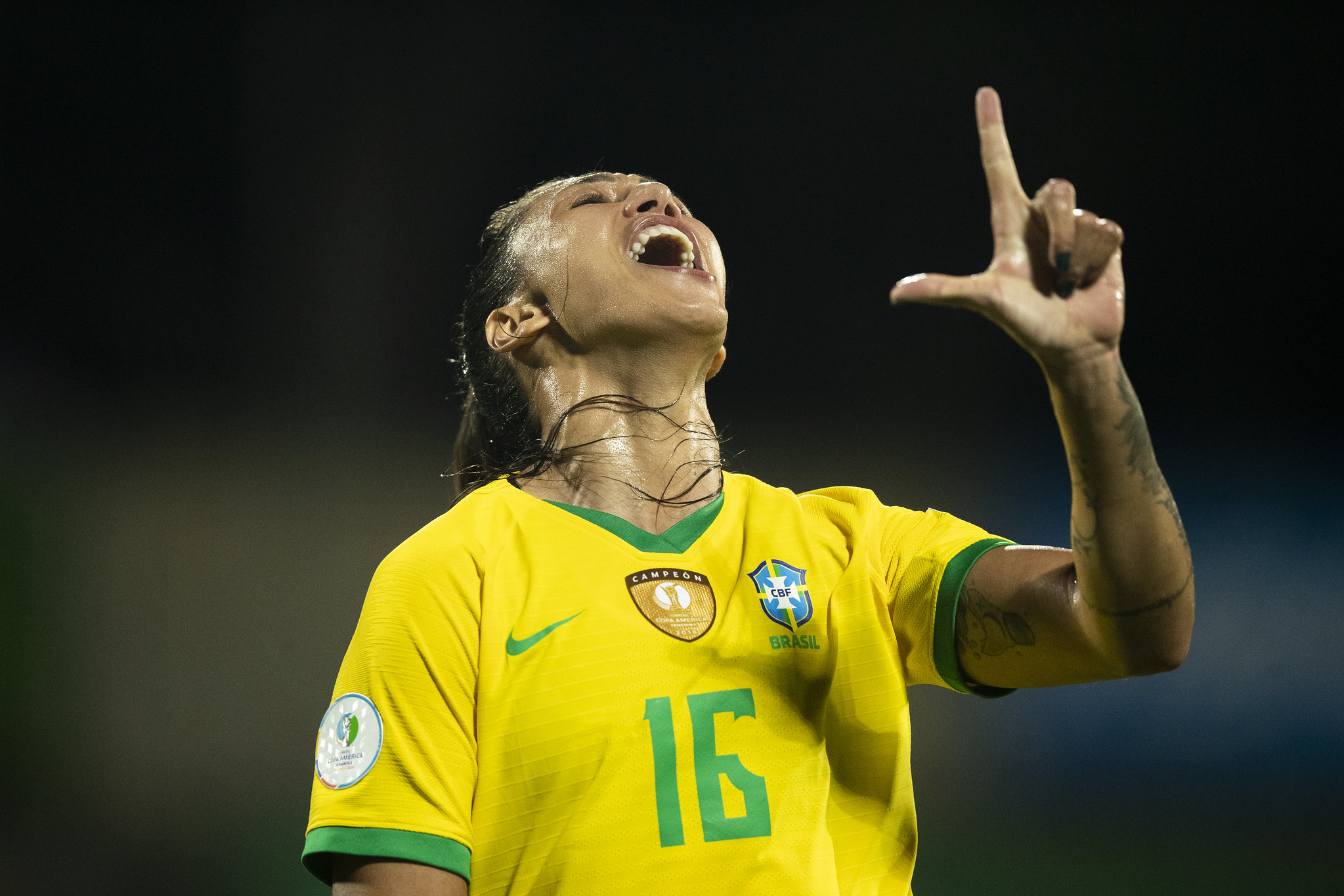 Bia Zaneratto comemora gol da seleção feminina diante do Paraguai