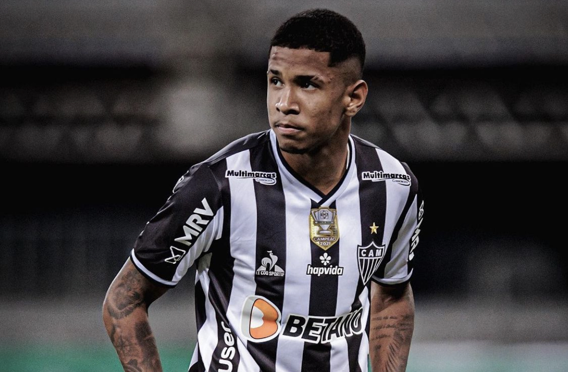 Savinho fez menos de 30 jogos no Galo -