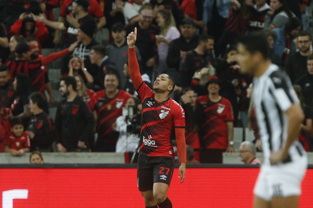 Vitor Roque, do Athletico-PR