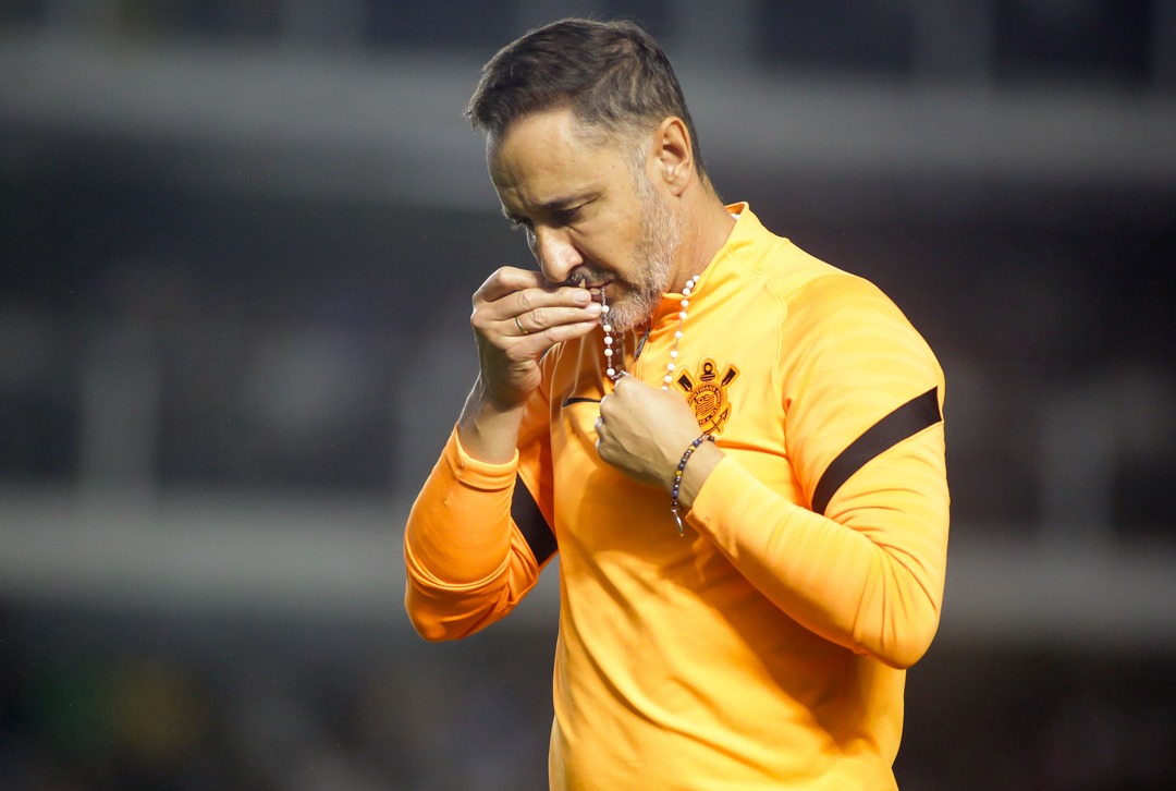 Corinthians, de Vítor Pereira, segue vivo em três competições -