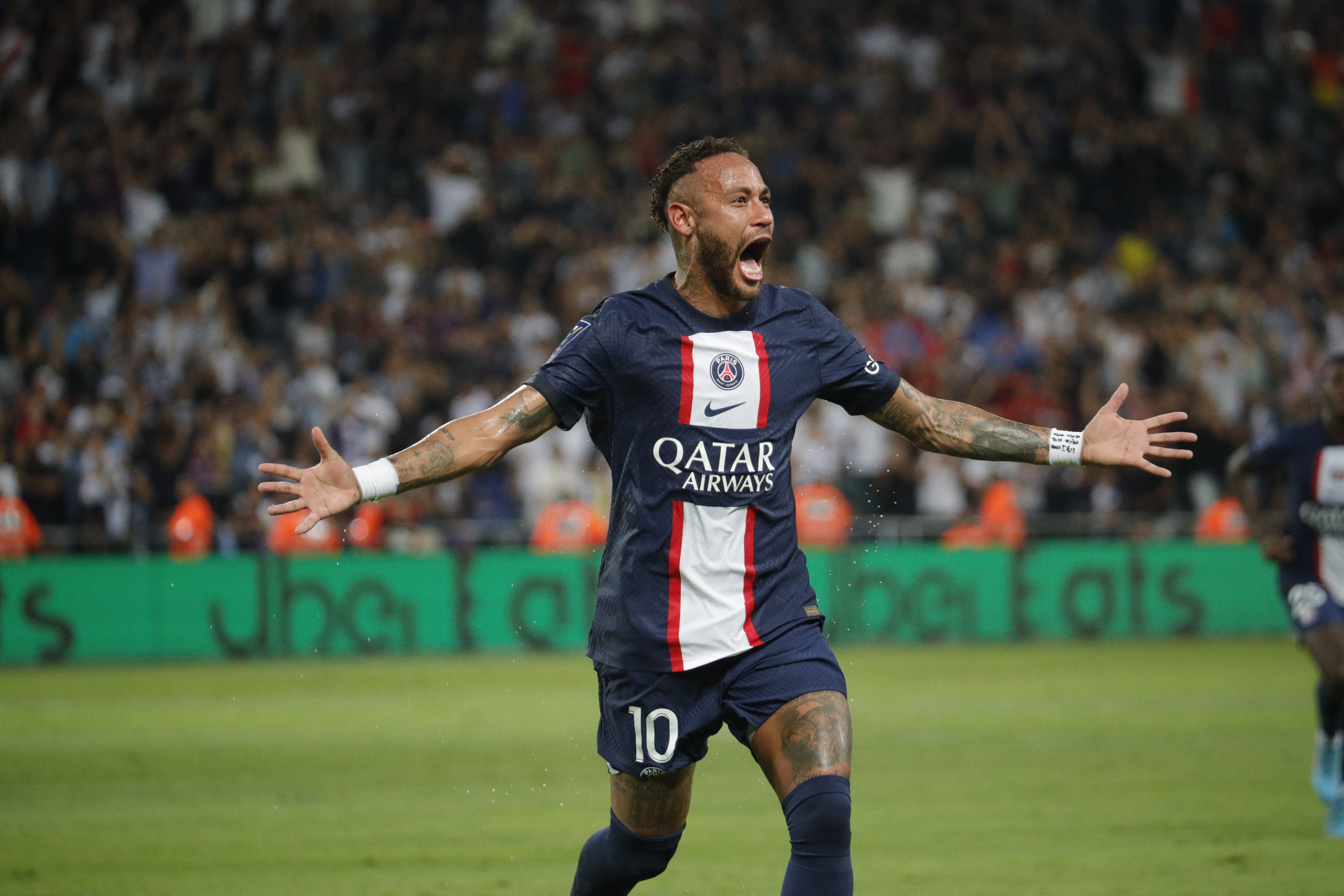 Neymar marca duas vezes e PSG é campeão da Supercopa francesa