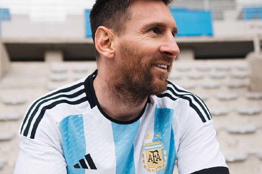 Seleção argentina lança camisa que será usada na Copa do Mundo