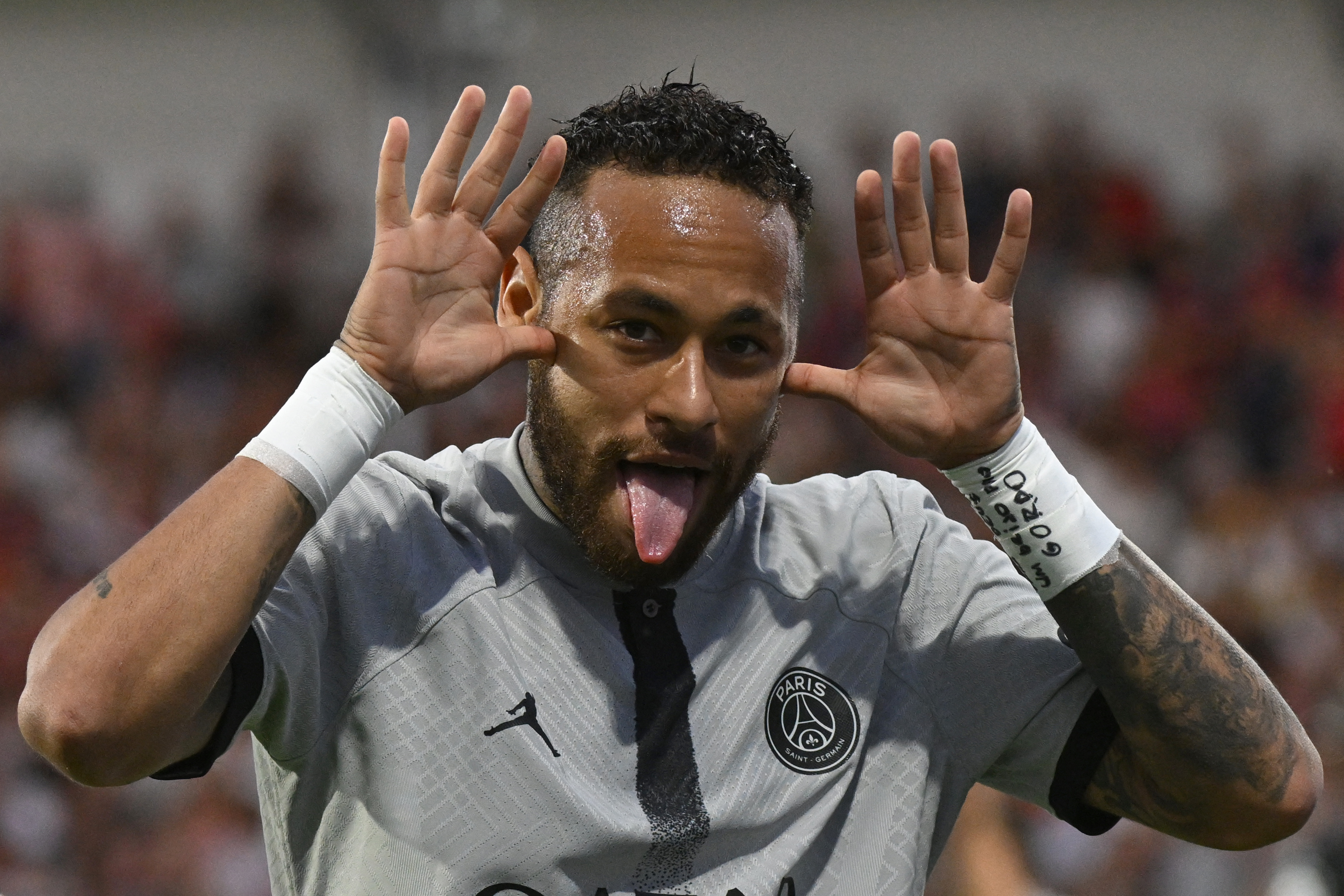Neymar lidera goleada do PSG na abertura do Campeonato Francês