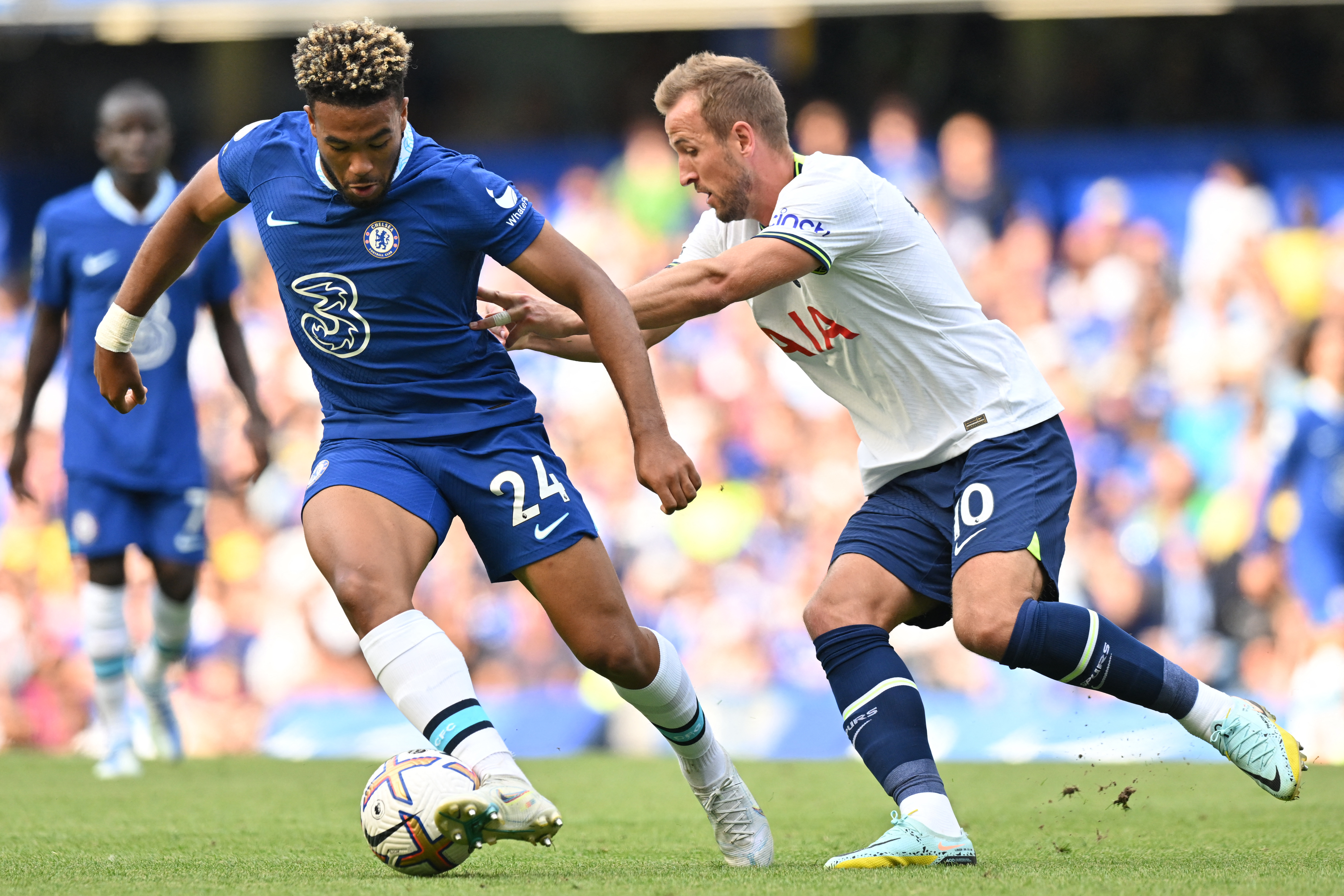 Nos acréscimos, Tottenham arranca empate contra o Chelsea