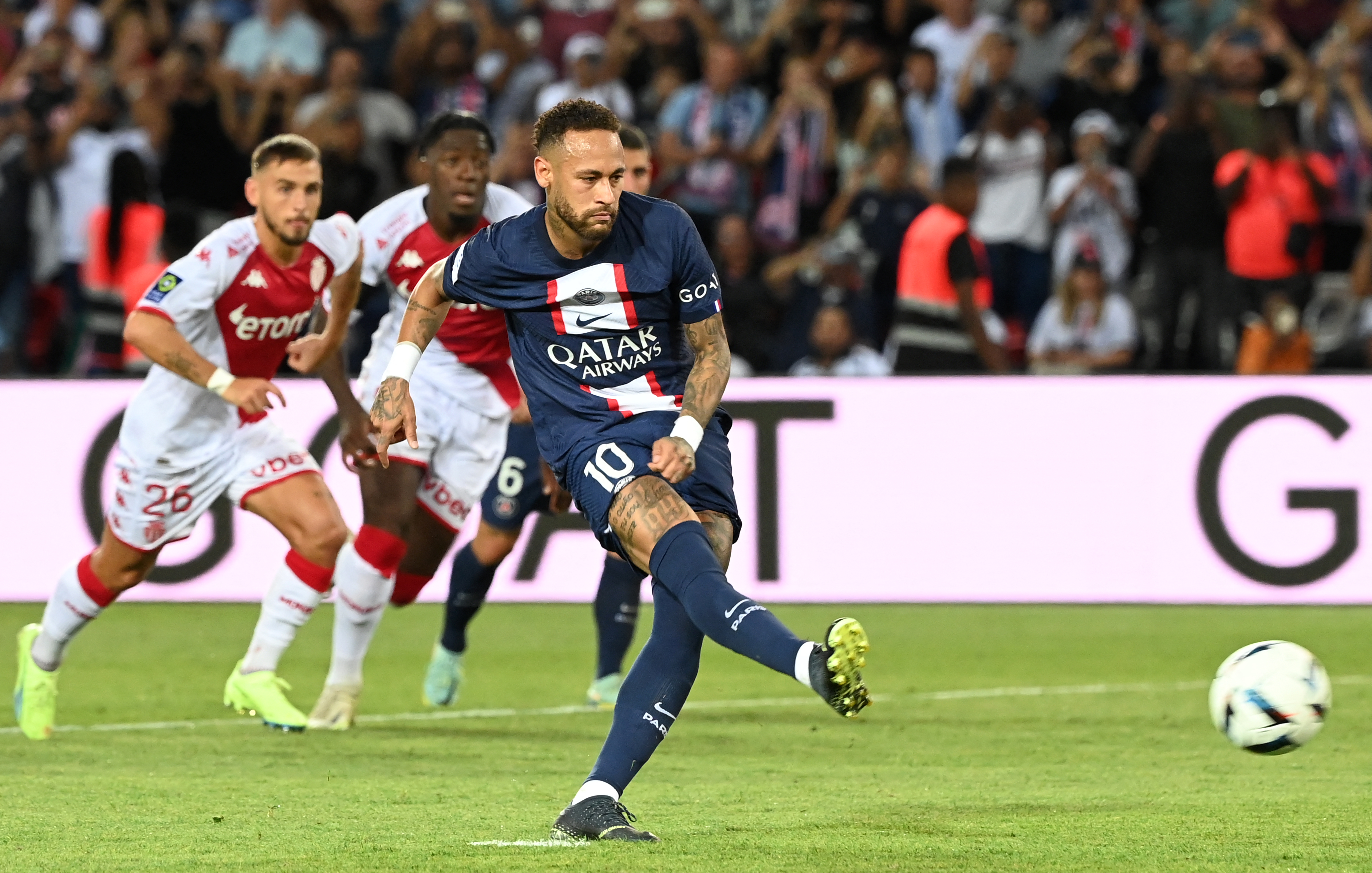 Neymar garante empate contra o Monaco e liderança para o PSG