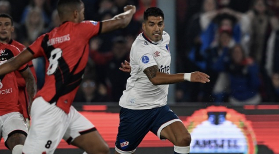 Atlético-GO frustou estreia de Suárez e abriu vantagem na Sul-Americana -