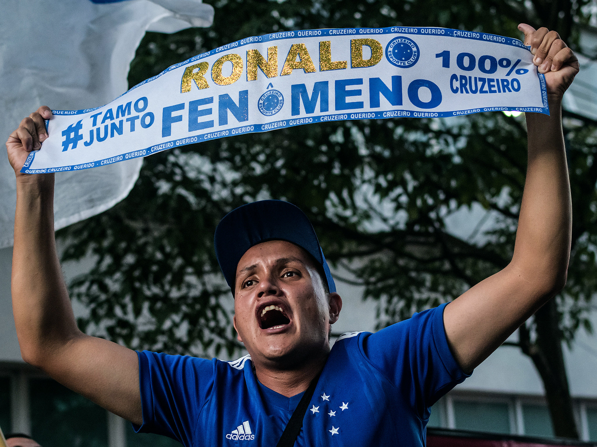 Fenômeno prestou apoio e acompanhará a partida -