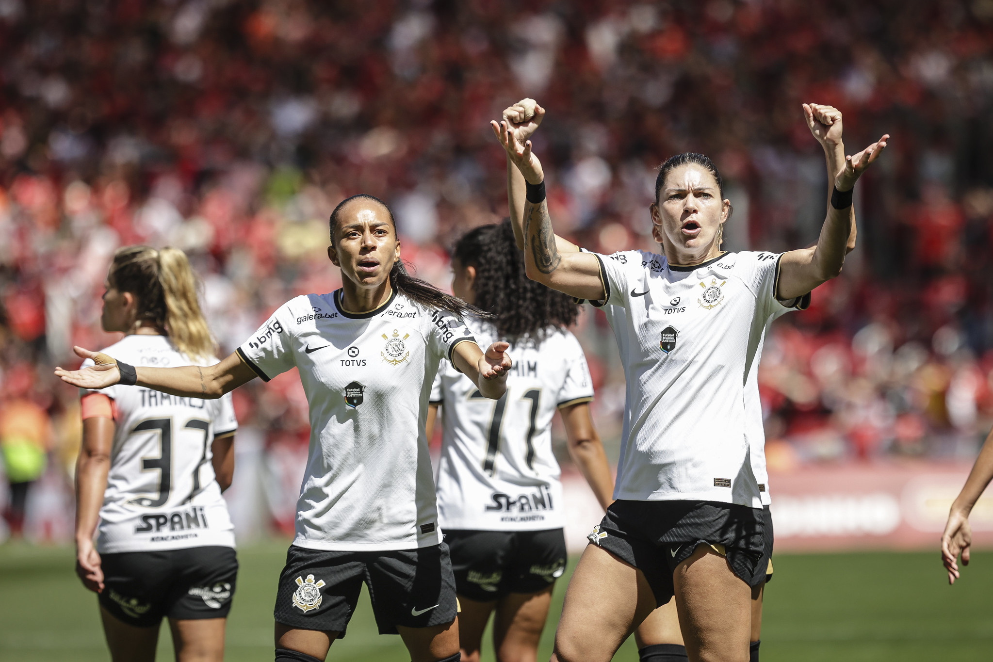 Jheniffer empatou para as Brabas -