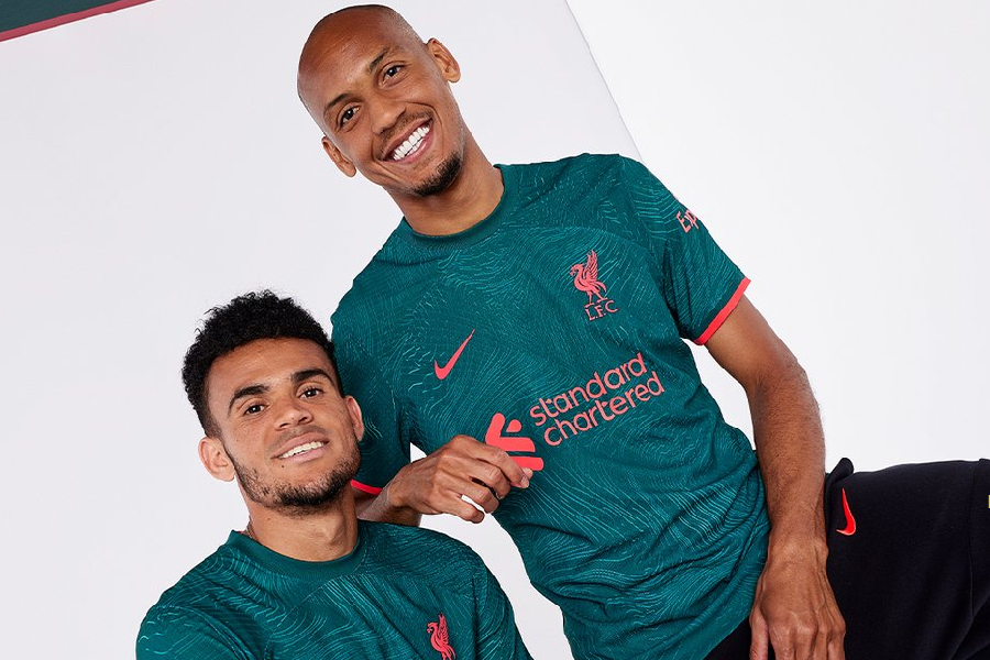 Liverpool lança novo uniforme com homenagem a vítimas de Hillsborough