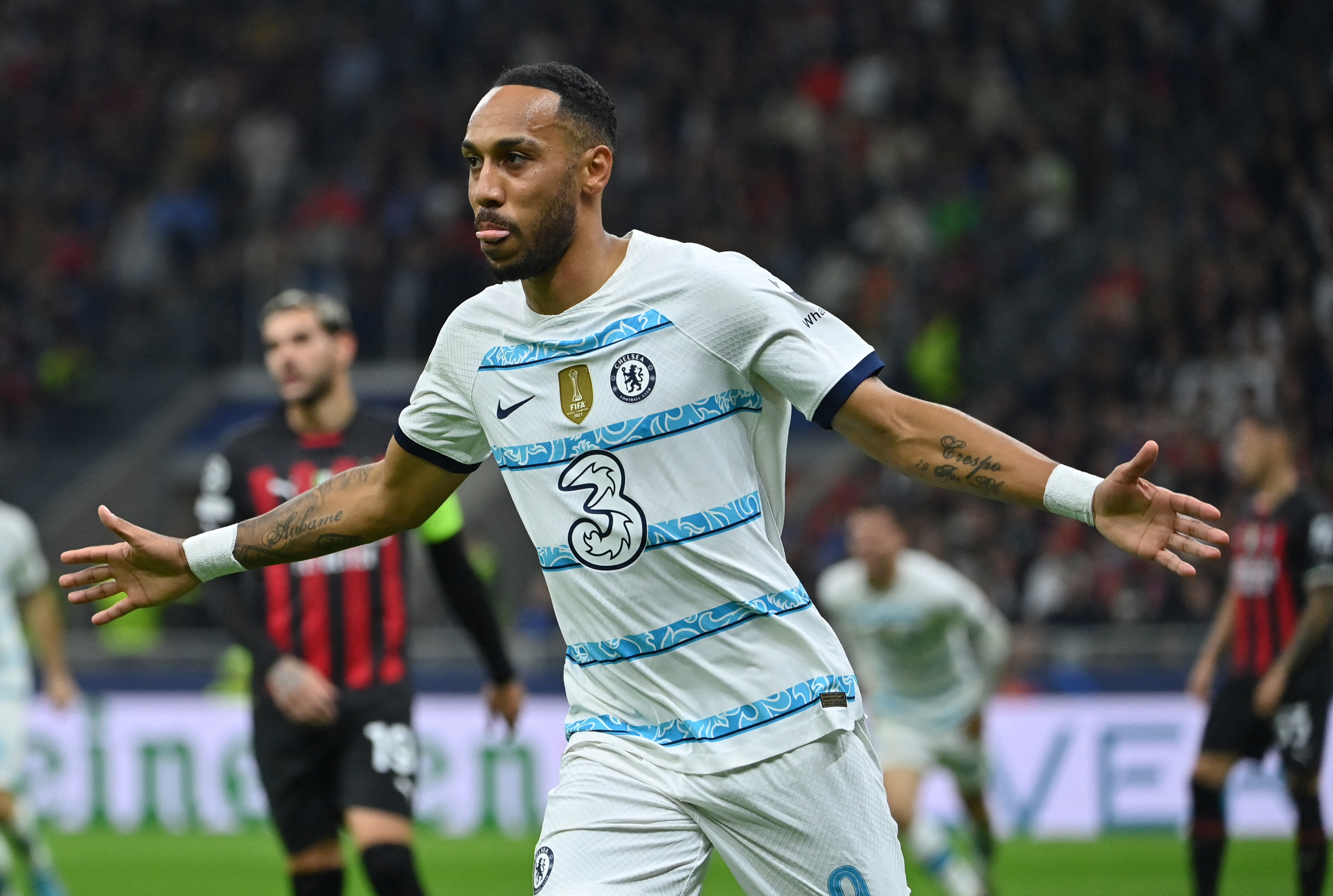 Aubameyang marcou um dos gols do Chelsea no San Siro -