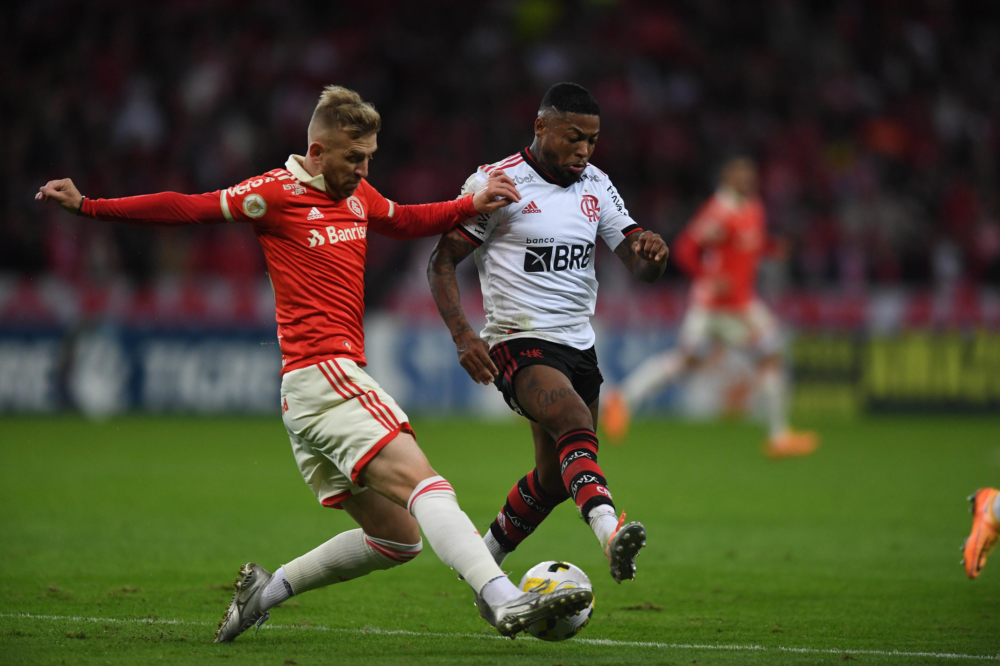 Flamengo x Internacional: onde assistir ao jogo do Brasileirão